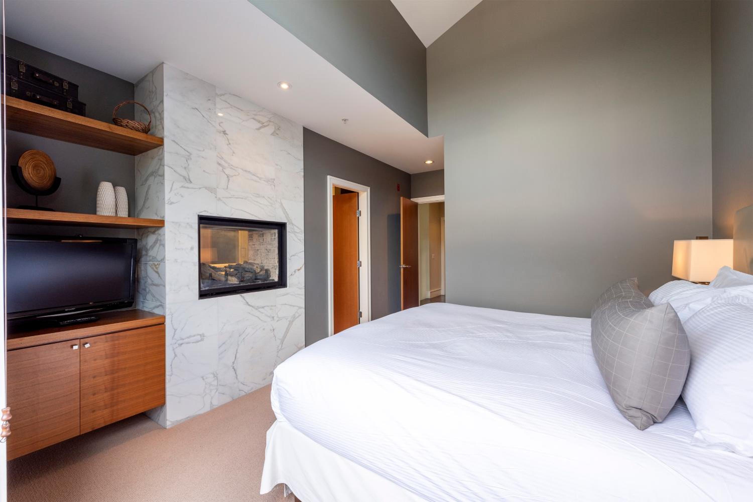 Fitzsimmons Walk Deluxe Townhome with Private Hot Tub Village Walking Distance