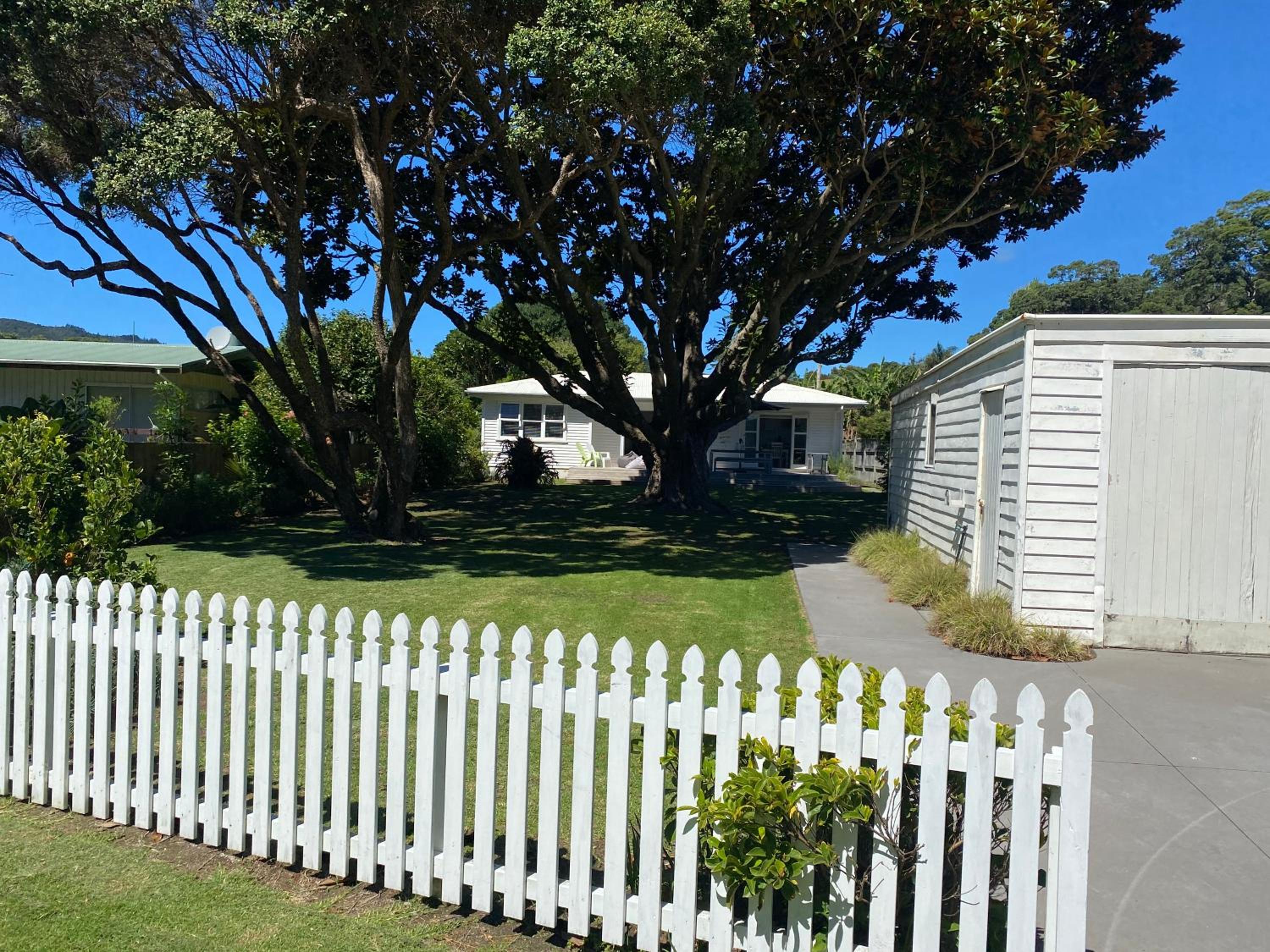 Magnolia Cottage - Kuaotunu Holiday Home
