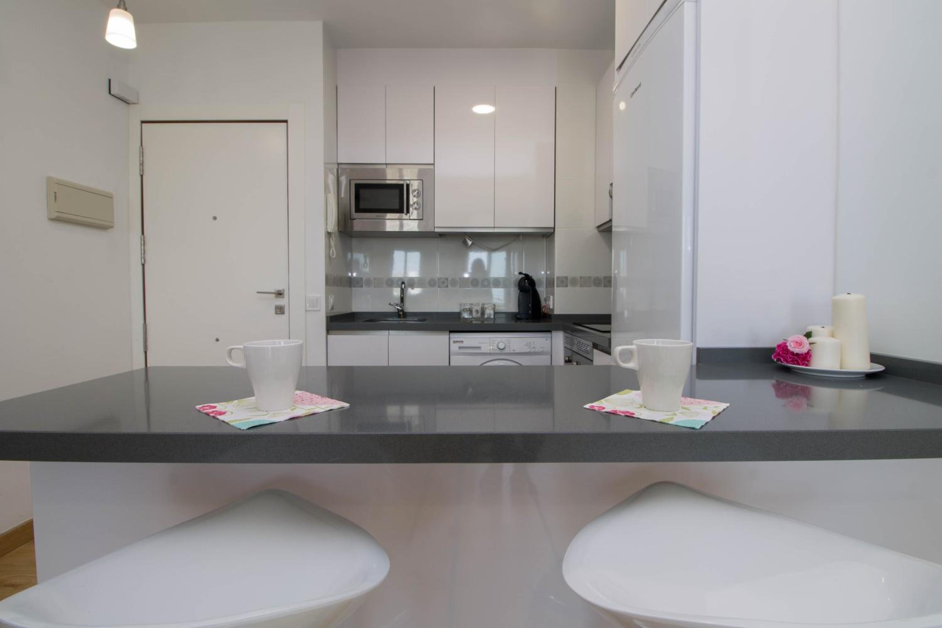 Santa Amalia 45 by IVI Real Estate view 5