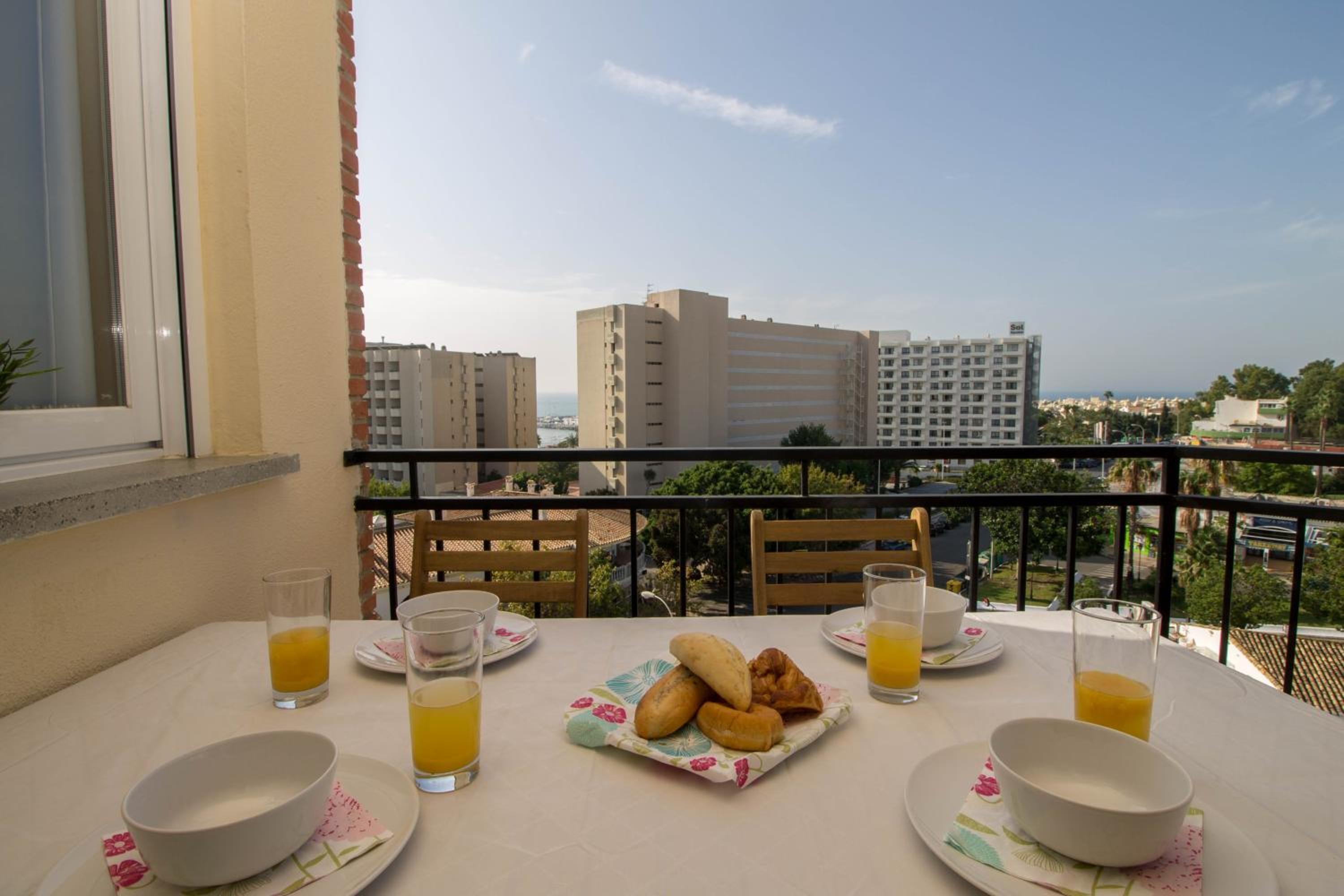 Santa Amalia 45 by IVI Real Estate view 3