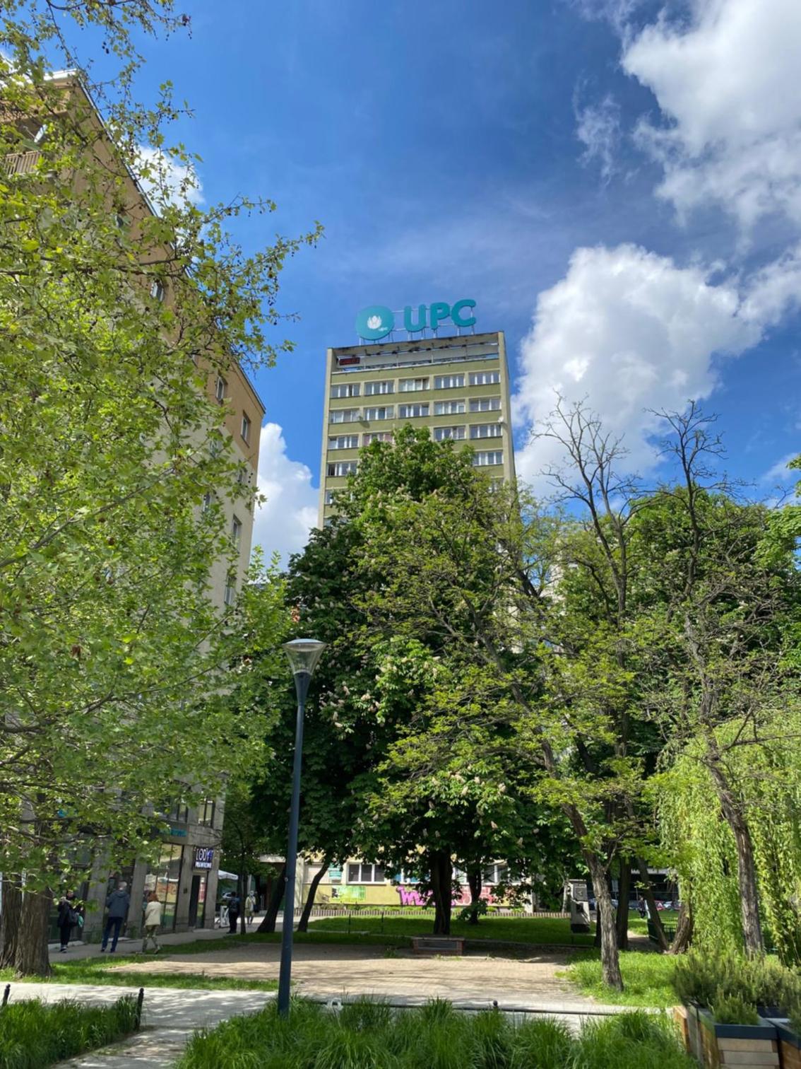 Sweet Life Apartment next to metro station
