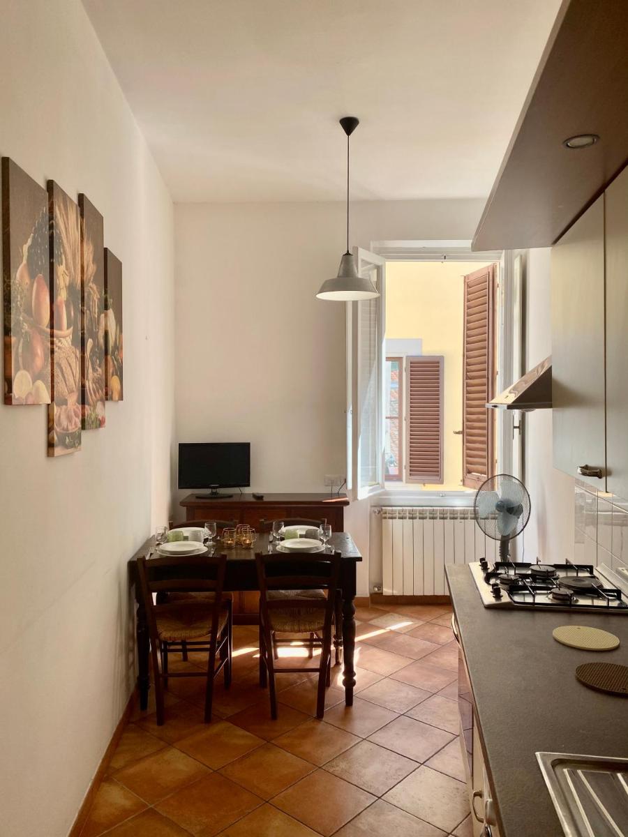Nice & Roomy Apartment behind the Uffizi Museum photo 1
