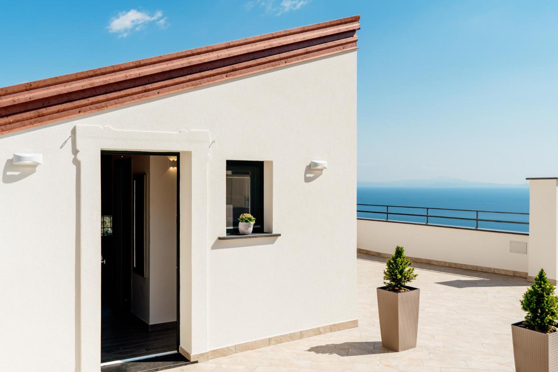 Charming House photo 2