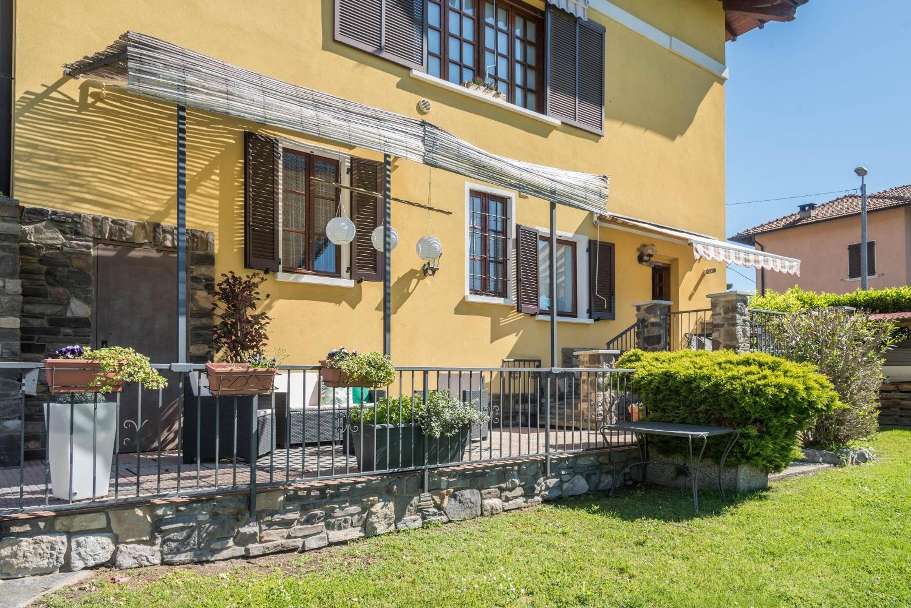 Tinas yellow home view 4