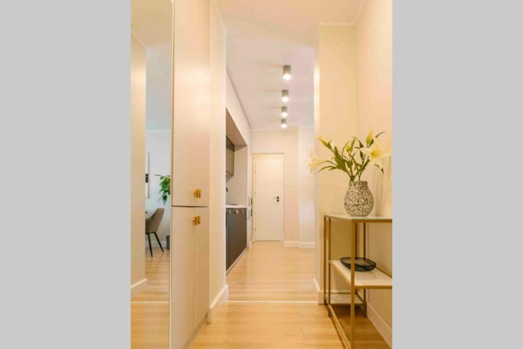 Sunny 2BR Flat-Top Location-Amazing Views