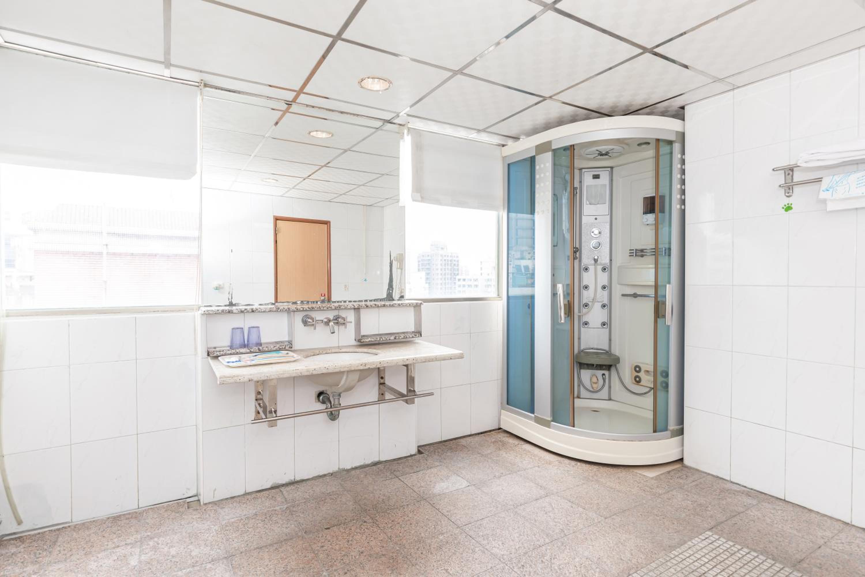 Taoyuan Vacations - Yi Pin Business Hotel - Property Image 2