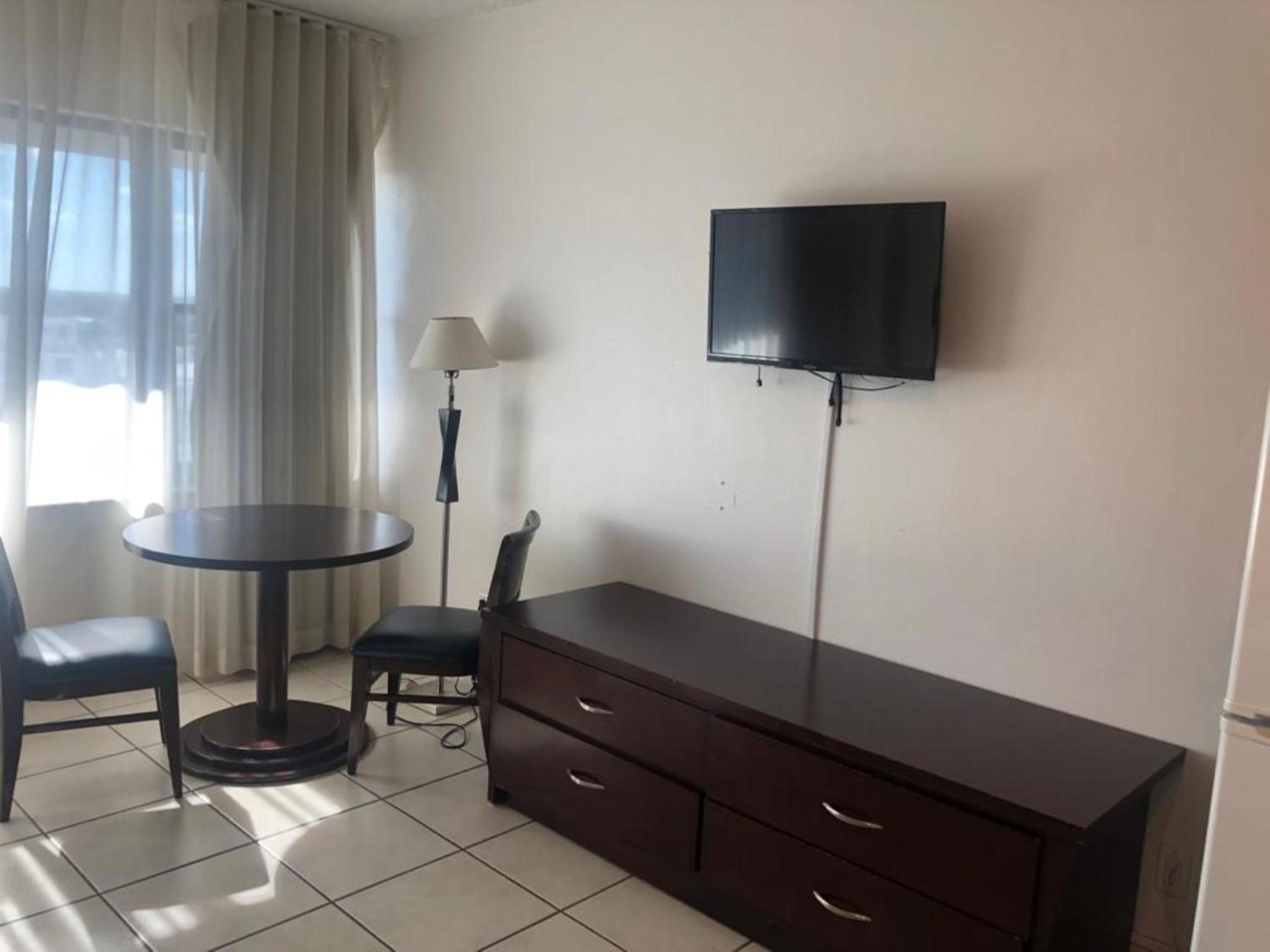 Ocean Front Casablanca Studios with FULL KITCHENS & Beach access By BL Rentals