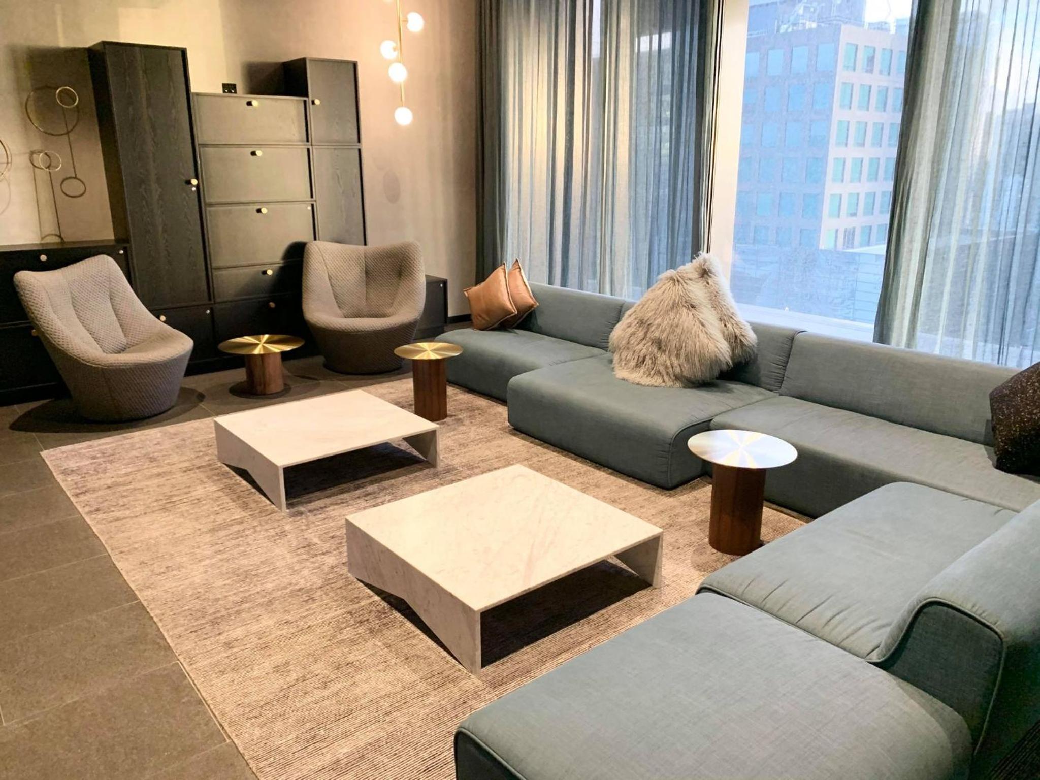 Melbourne CBD Empire Apartment