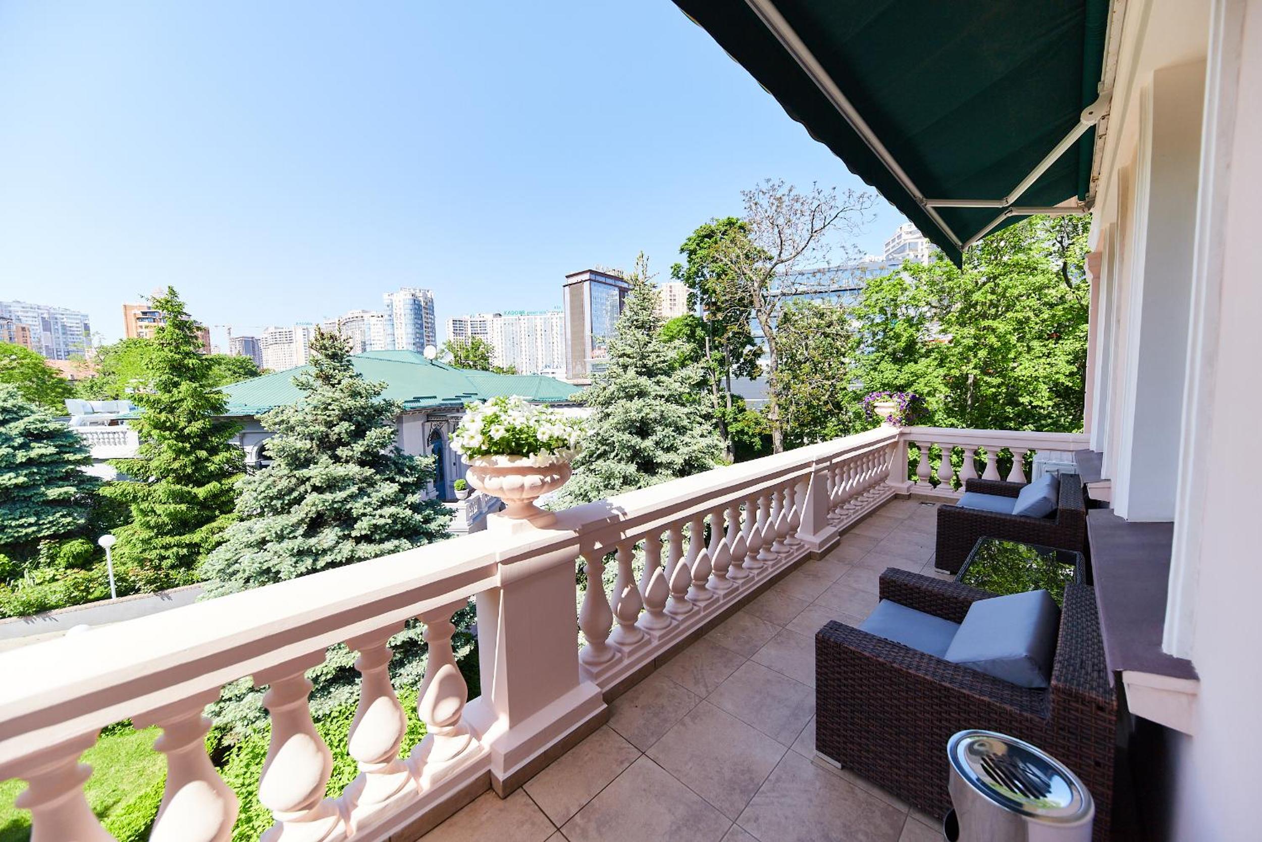 balcony