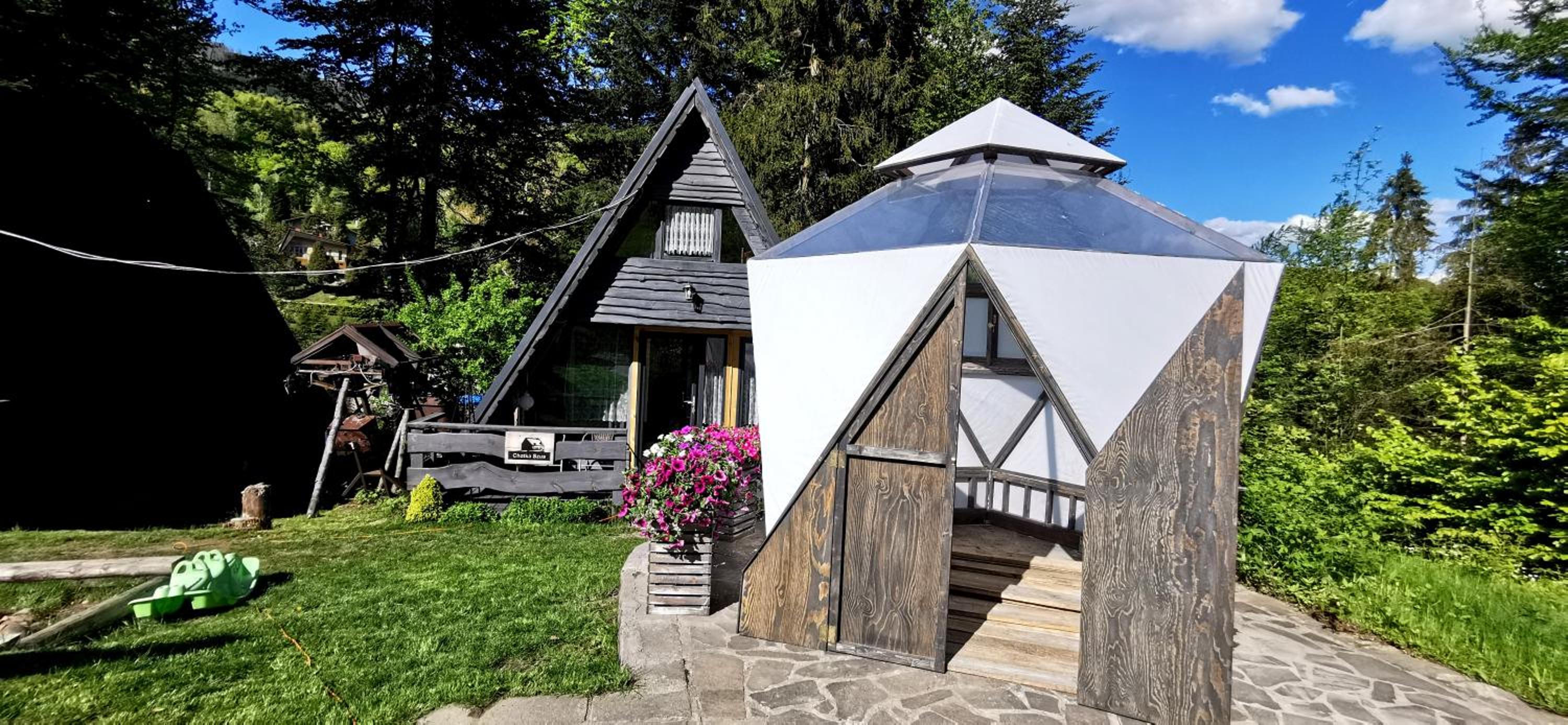 Osada pod Beskidem- chatki całoroczne view 2