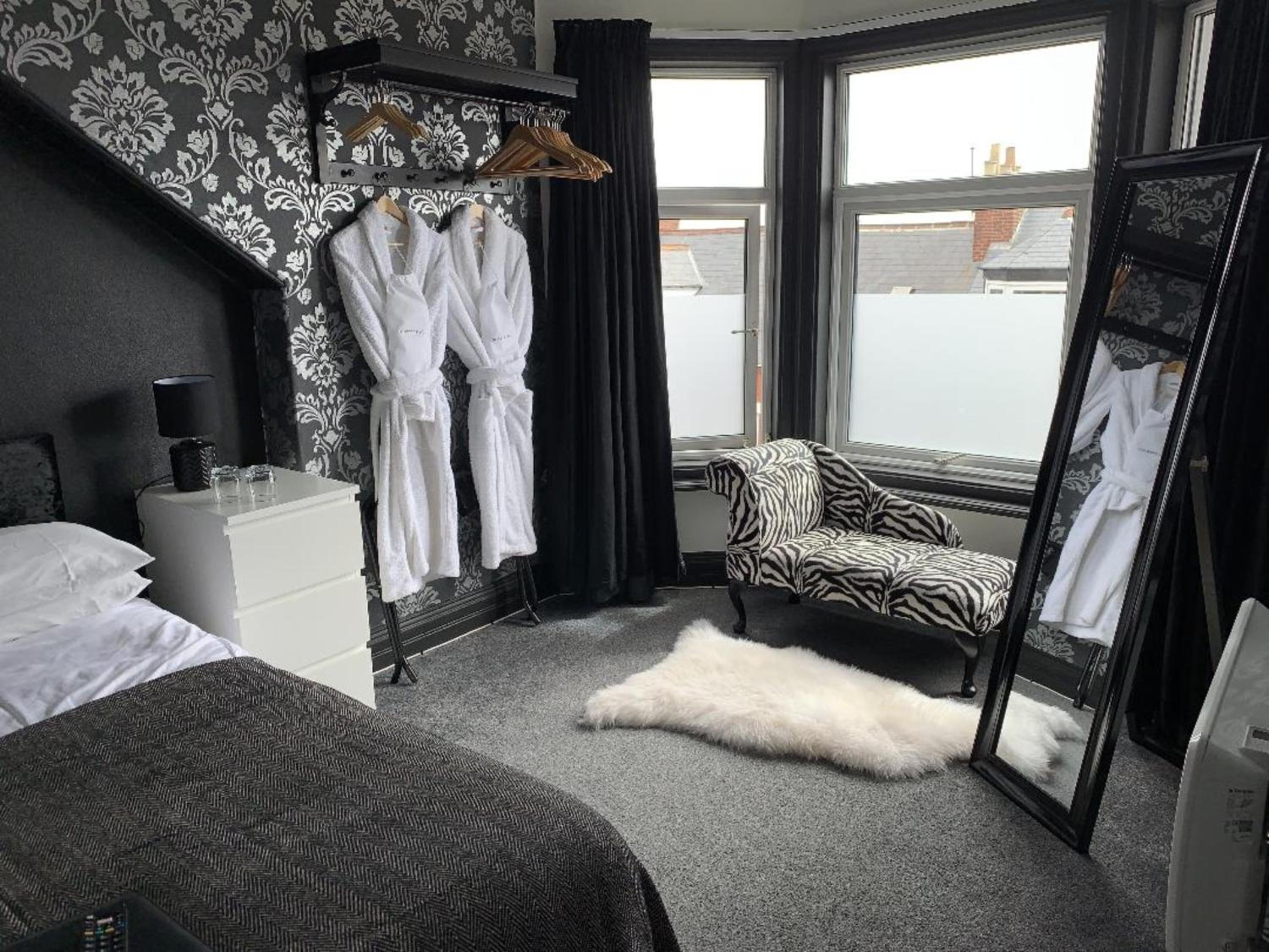 South Shields Vacations - Kingsmere Guest House - Property Image 5