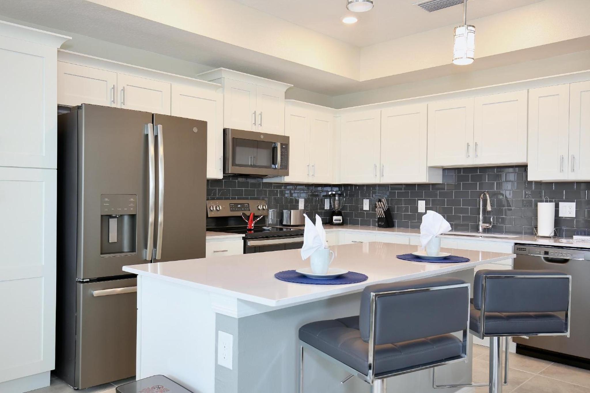 Amazing apartment in lux resort Storey Lake with great amenities 10 miles to Disney!