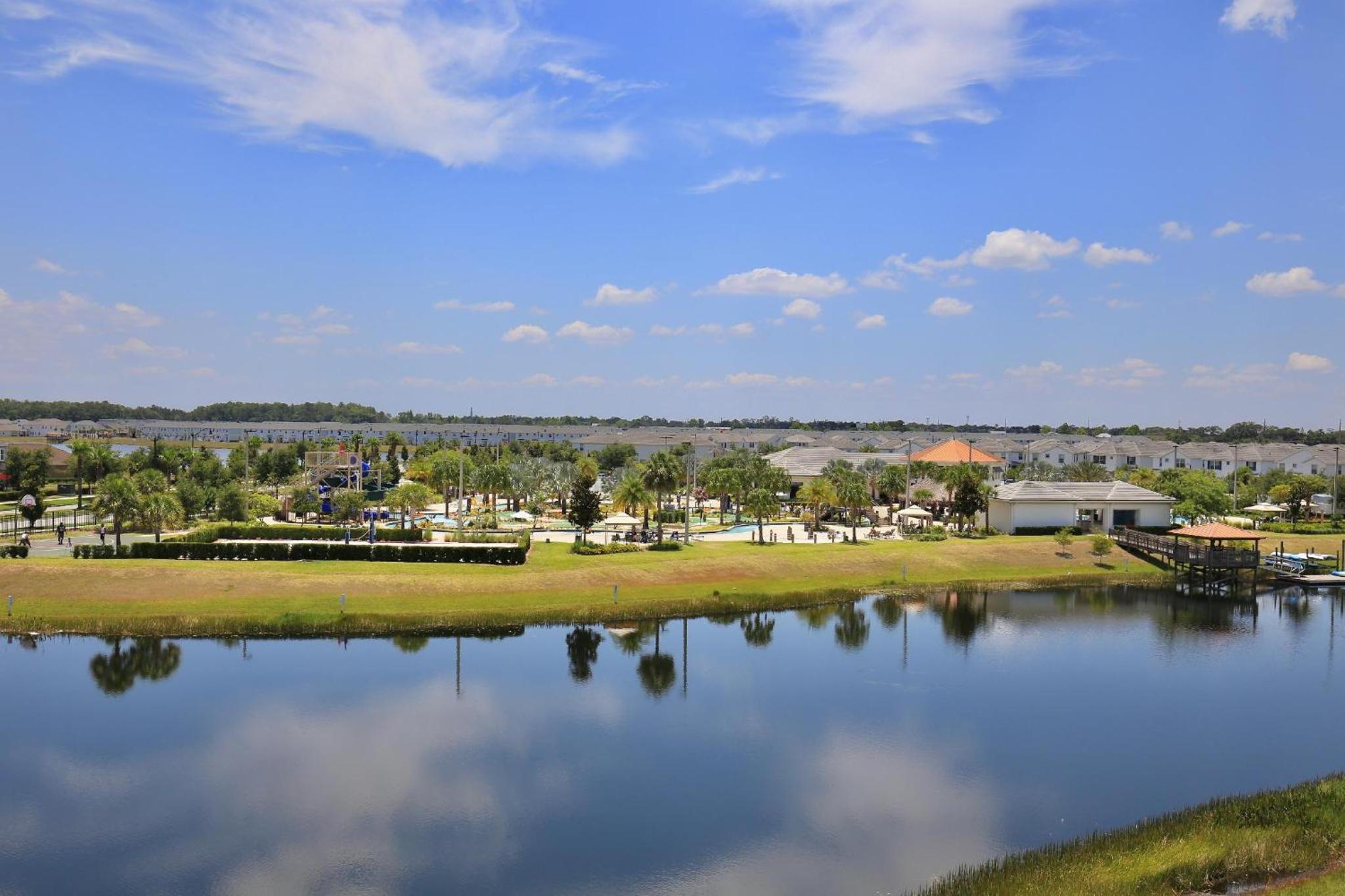 Amazing apartment in lux resort Storey Lake with great amenities 10 miles to Disney!