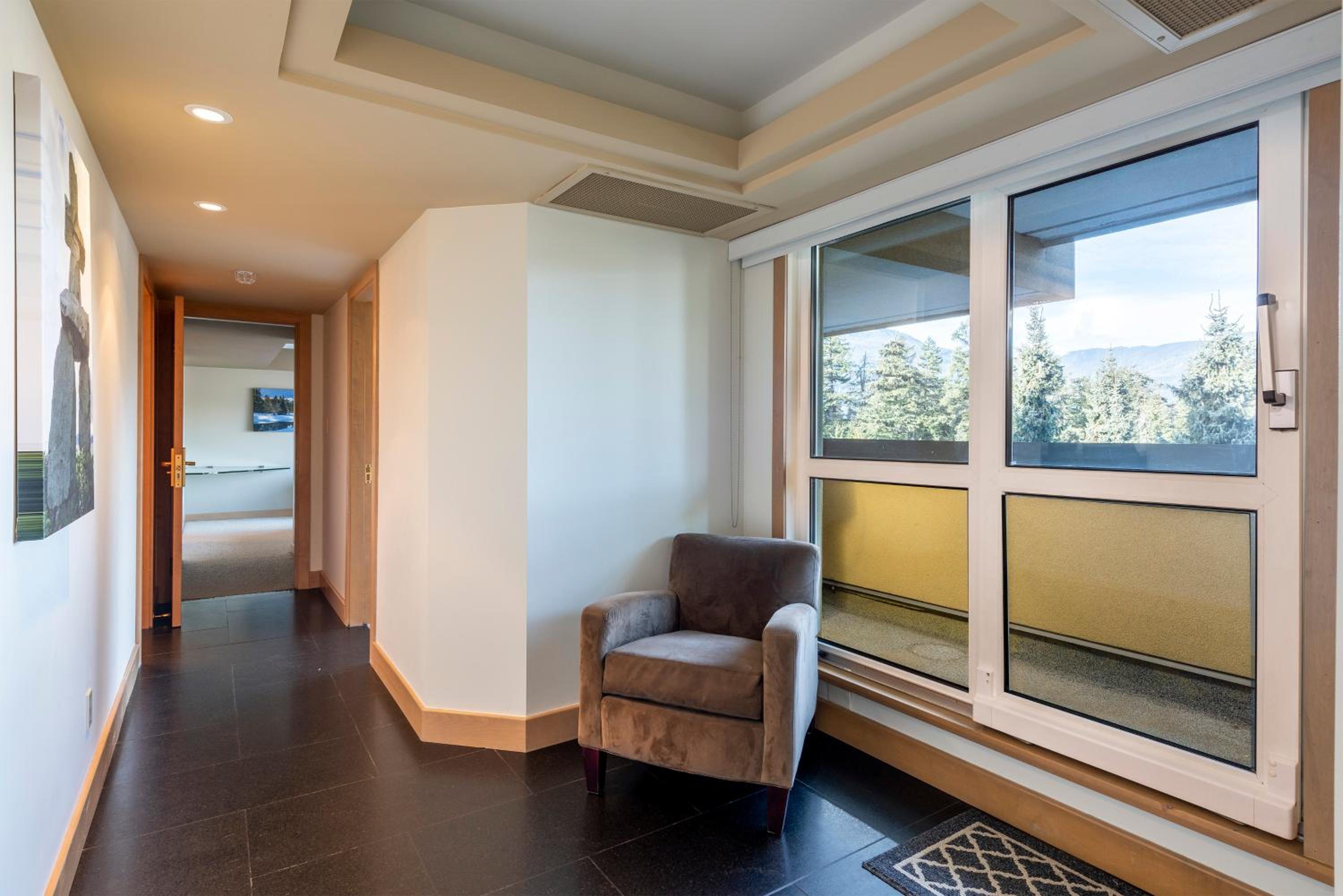 Amazing Ski in Ski out 3 Bedroom with Slope side Views