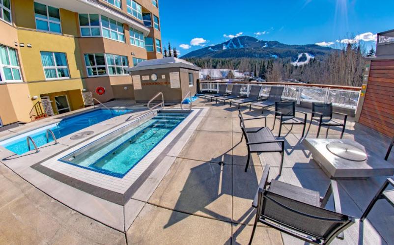 Amazing Ski in Ski out 3 Bedroom with Slope side Views
