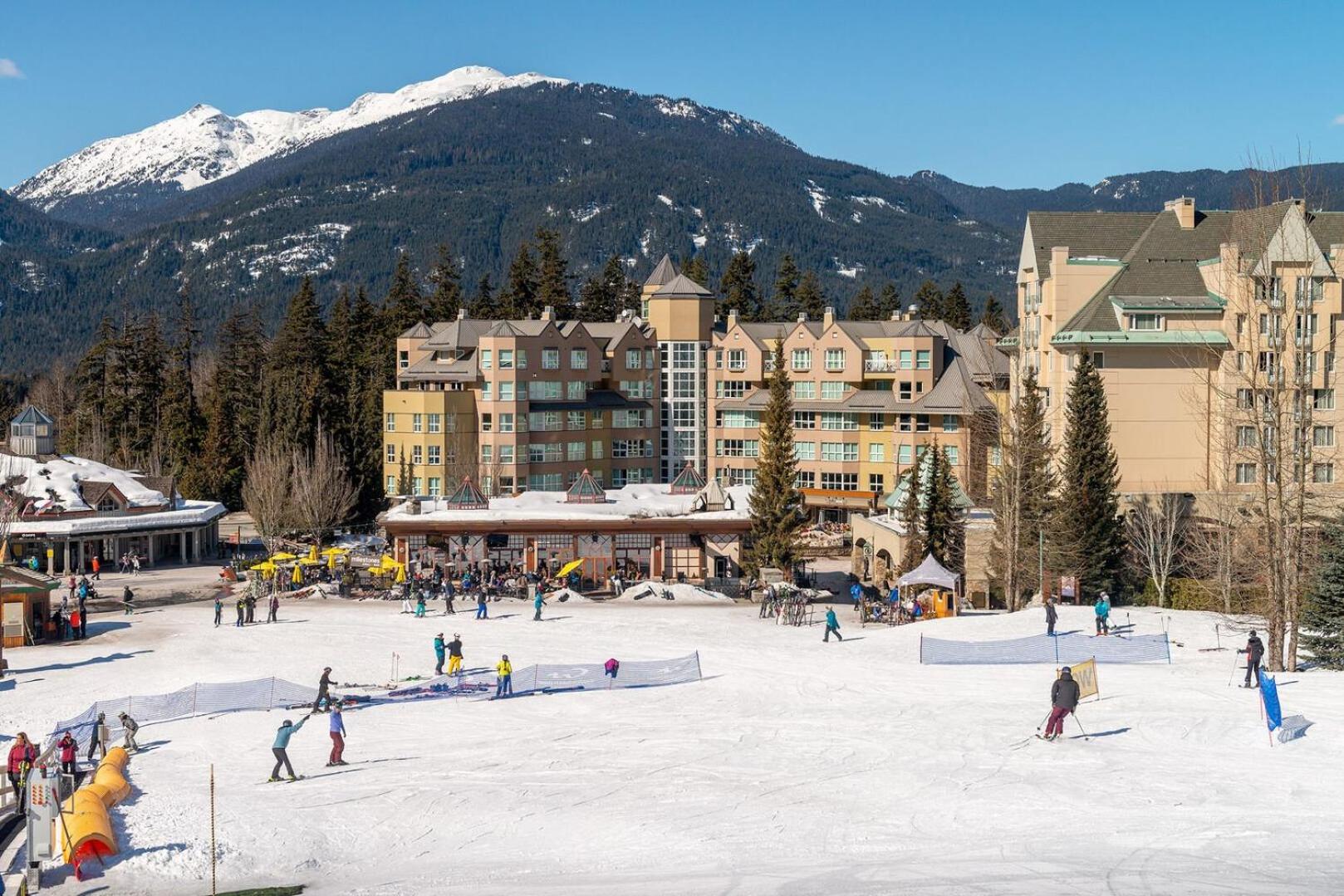 Amazing Ski in Ski out 3 Bedroom with Slope side Views