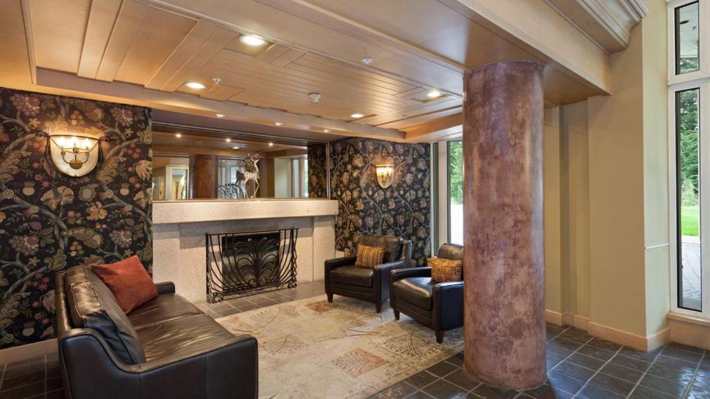 Amazing Ski in Ski out 3 Bedroom with Slope side Views