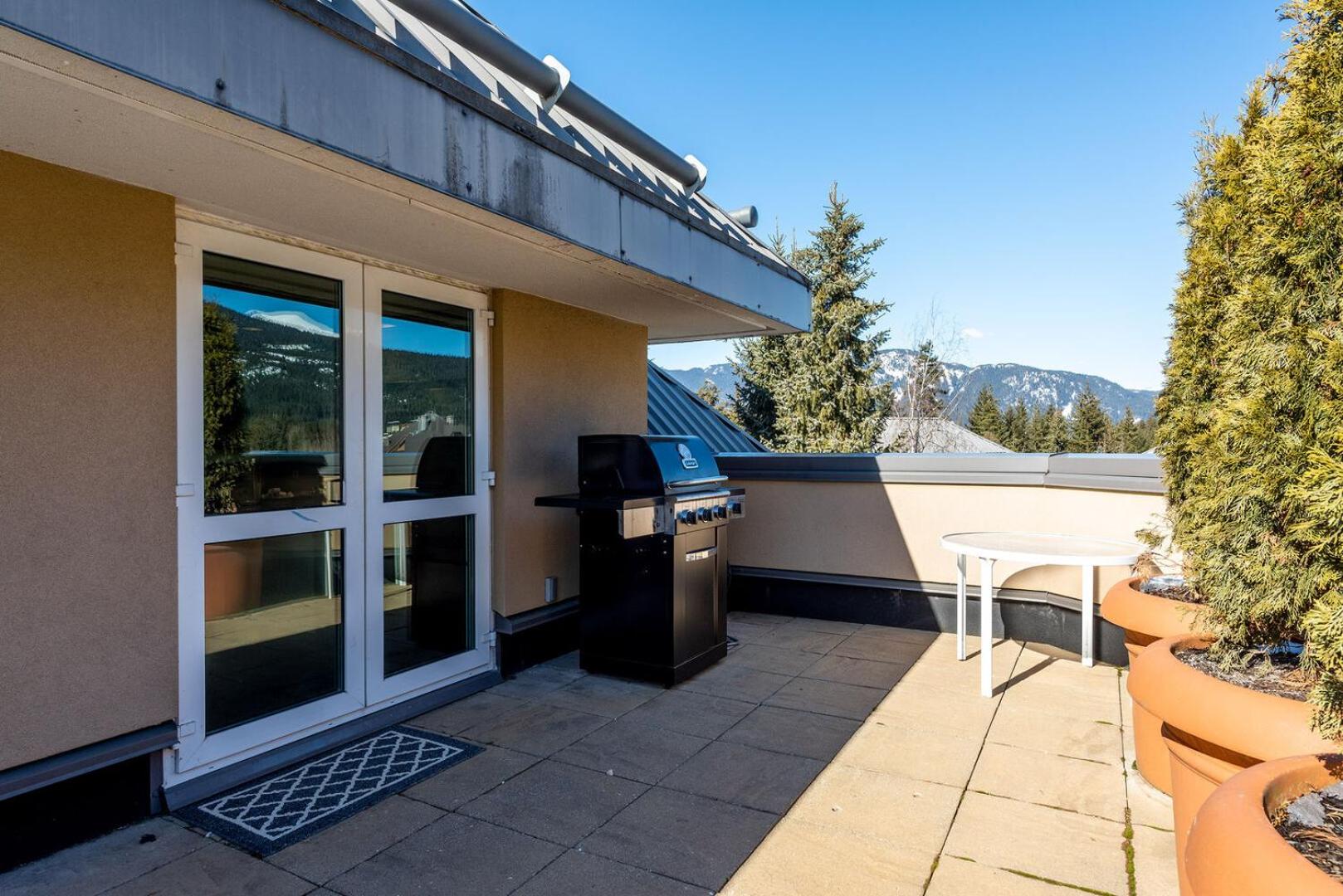 Amazing Ski in Ski out 3 Bedroom with Slope side Views