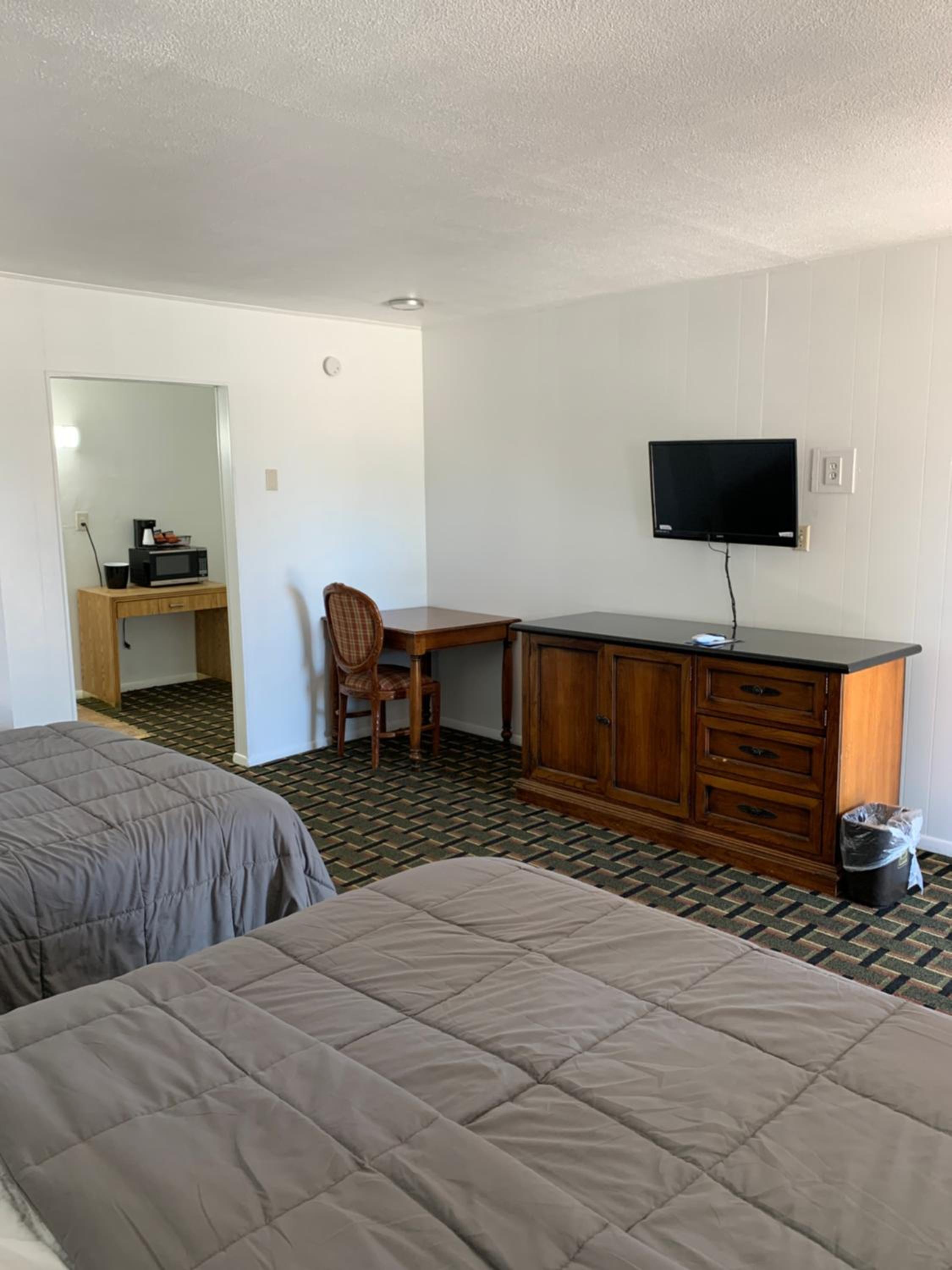 Raton’s Peak Inn view 2