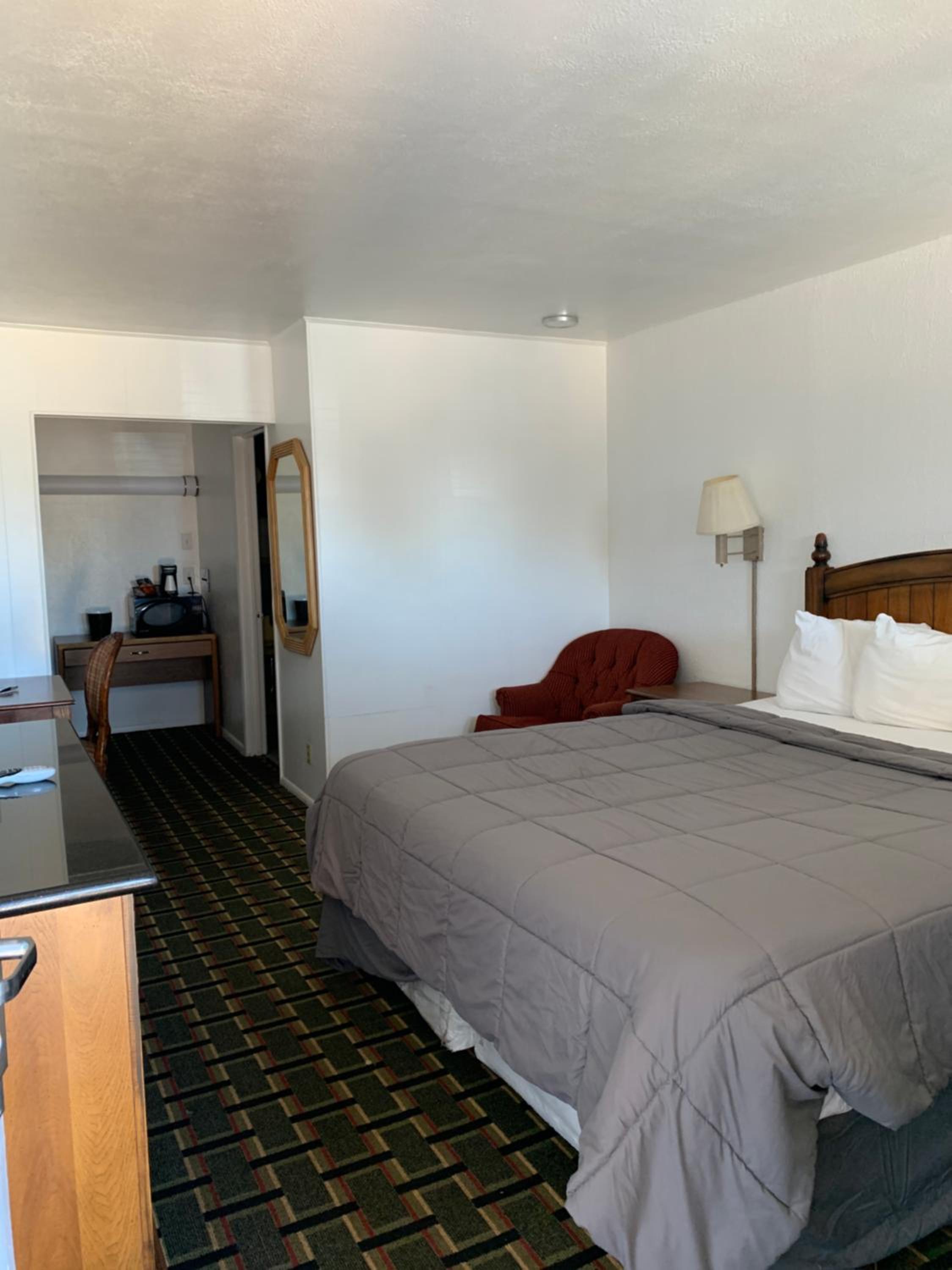 Raton’s Peak Inn view 4