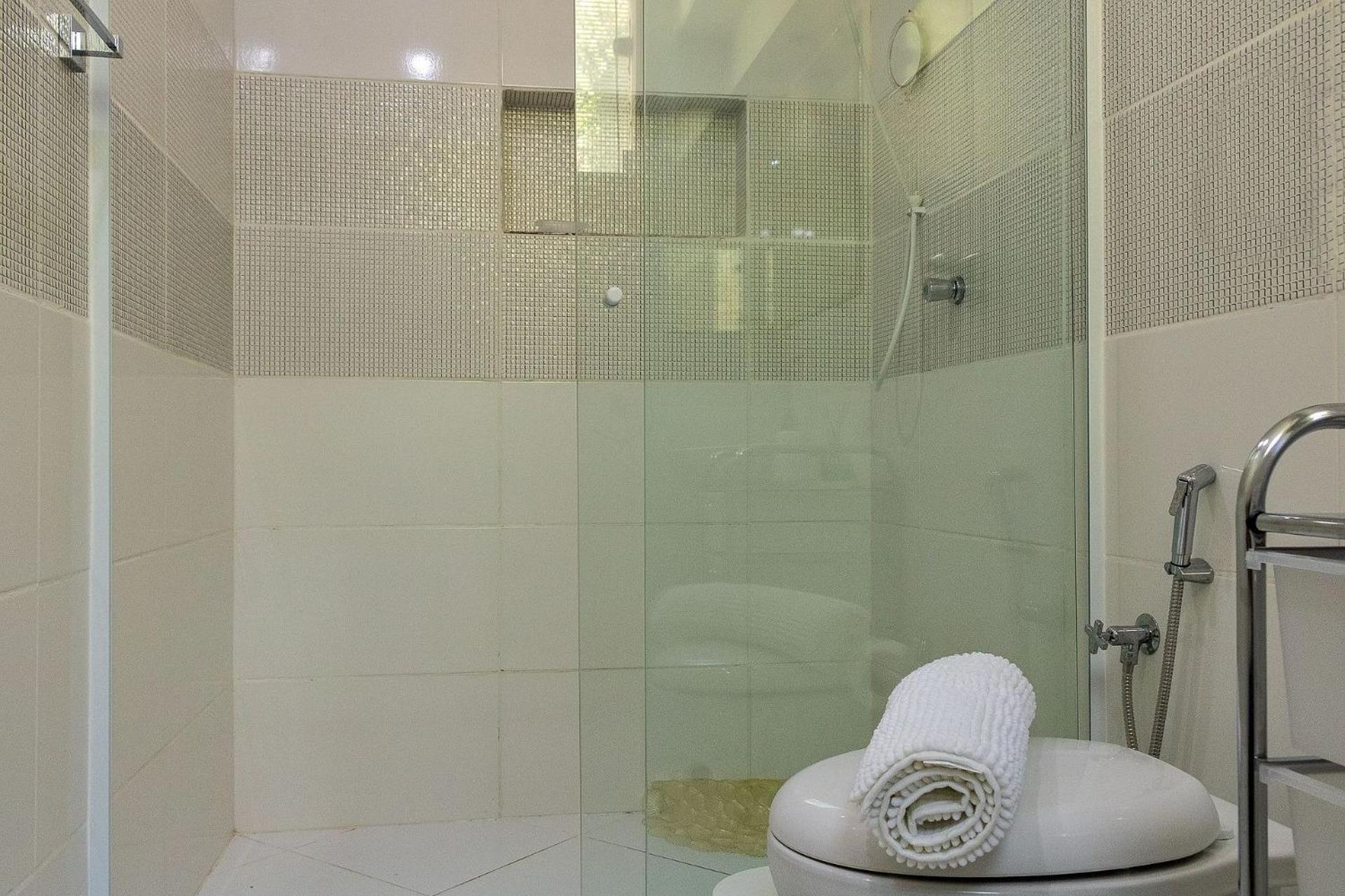 Casas com jacuzzi e churrasqueira a 500 metros da Praia do Perequê na Ilhabela