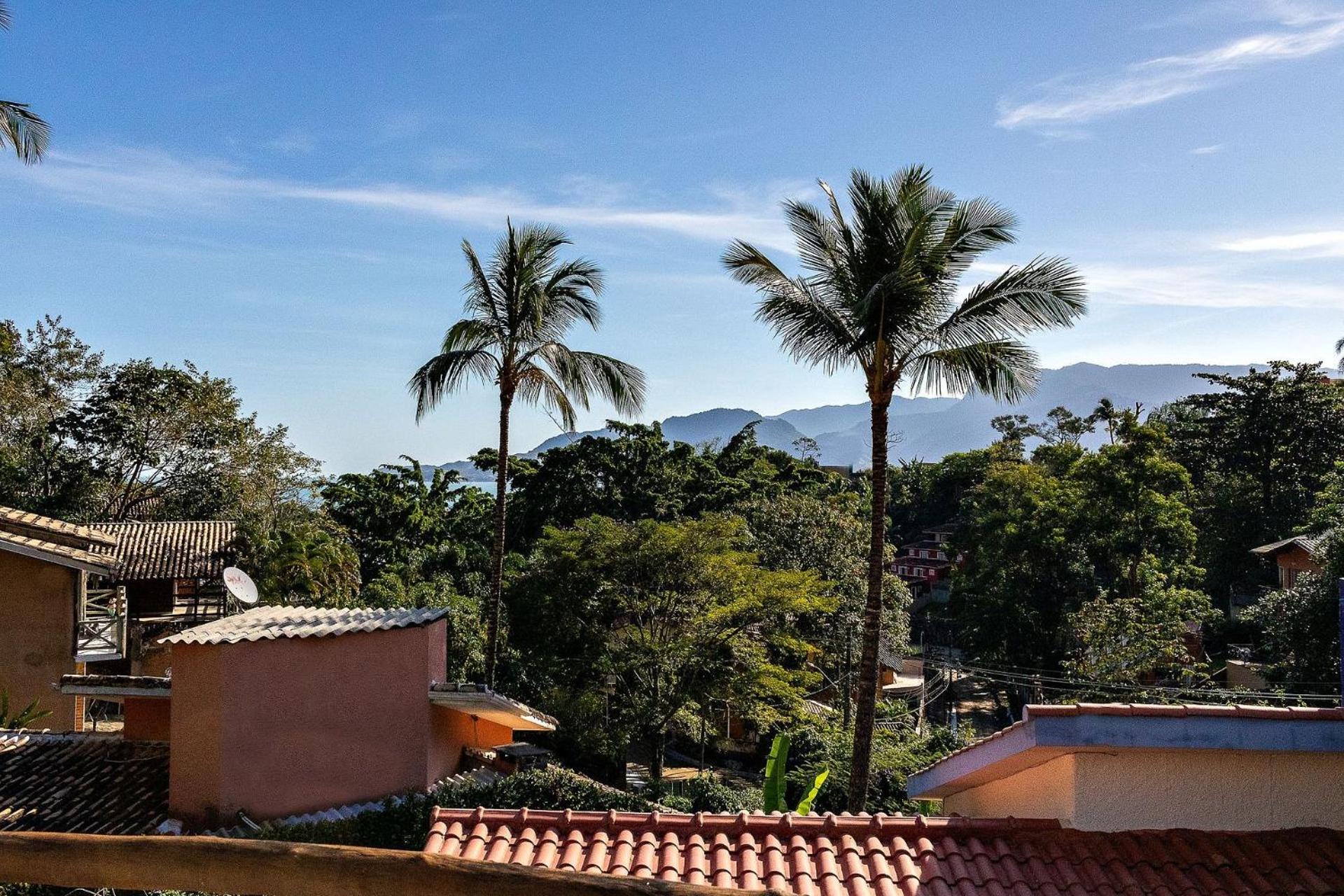 Casas com jacuzzi e churrasqueira a 500 metros da Praia do Perequê na Ilhabela