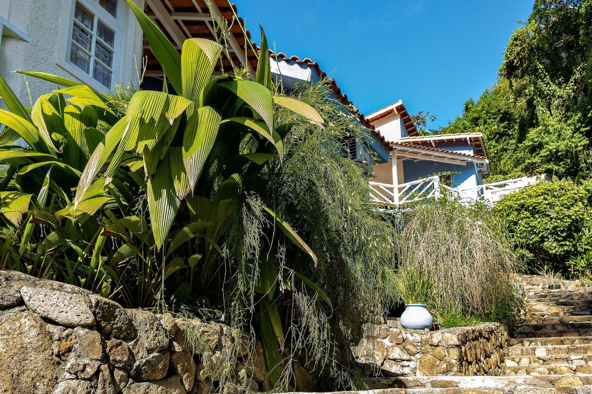 Casas com jacuzzi e churrasqueira a 500 metros da Praia do Perequê na Ilhabela