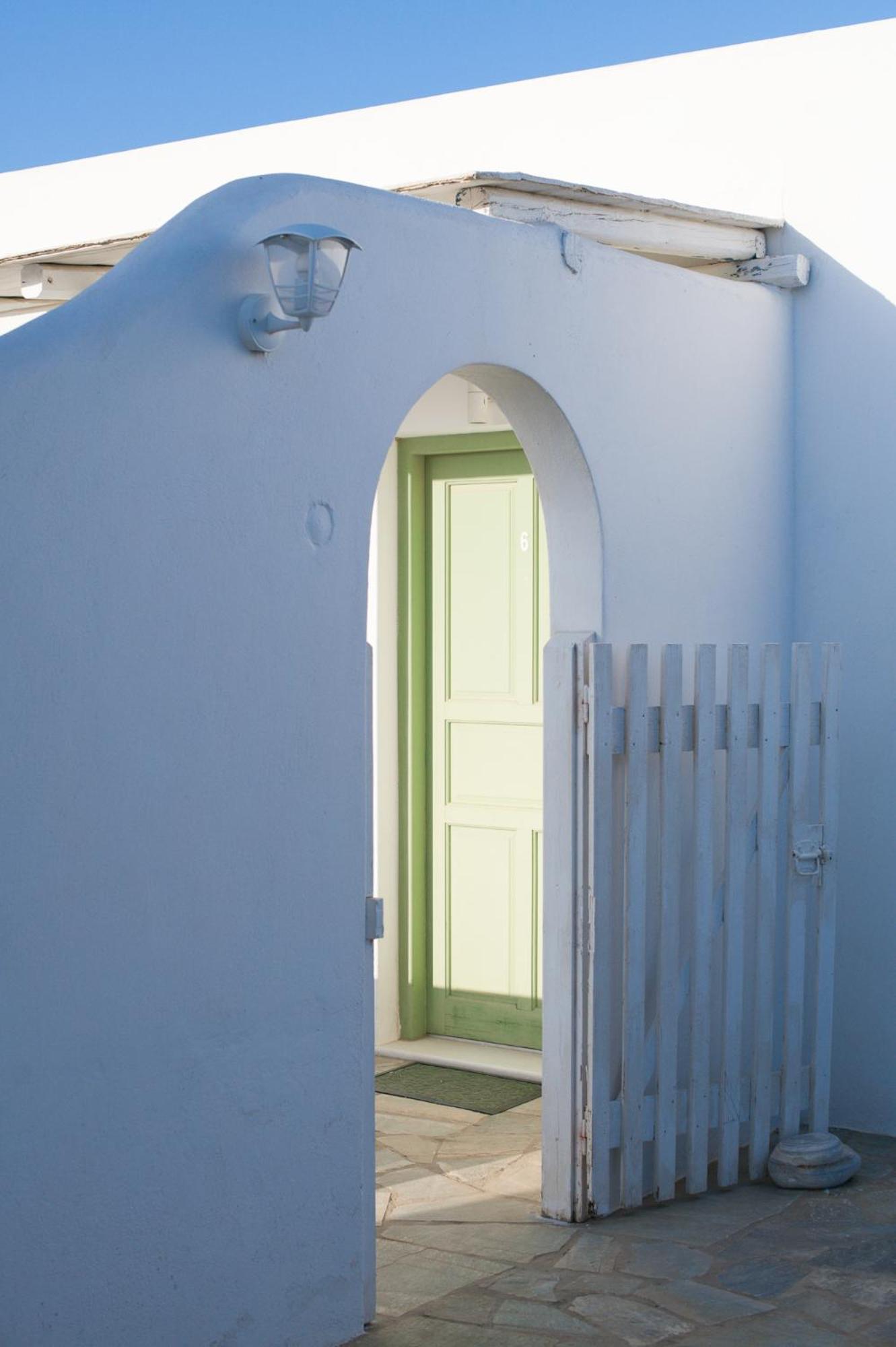 Dahlia Apartments And Studios