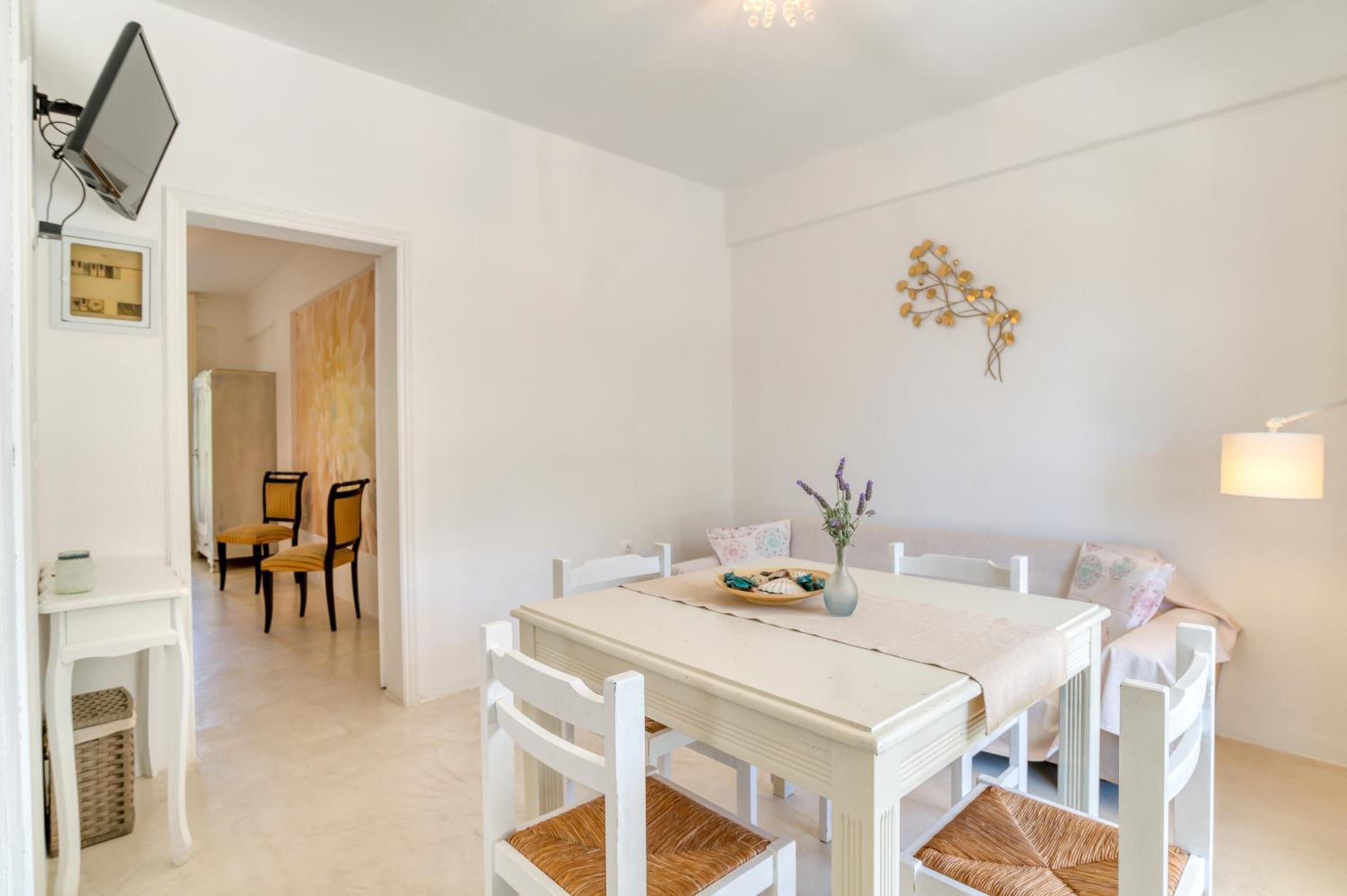Dahlia Apartments And Studios