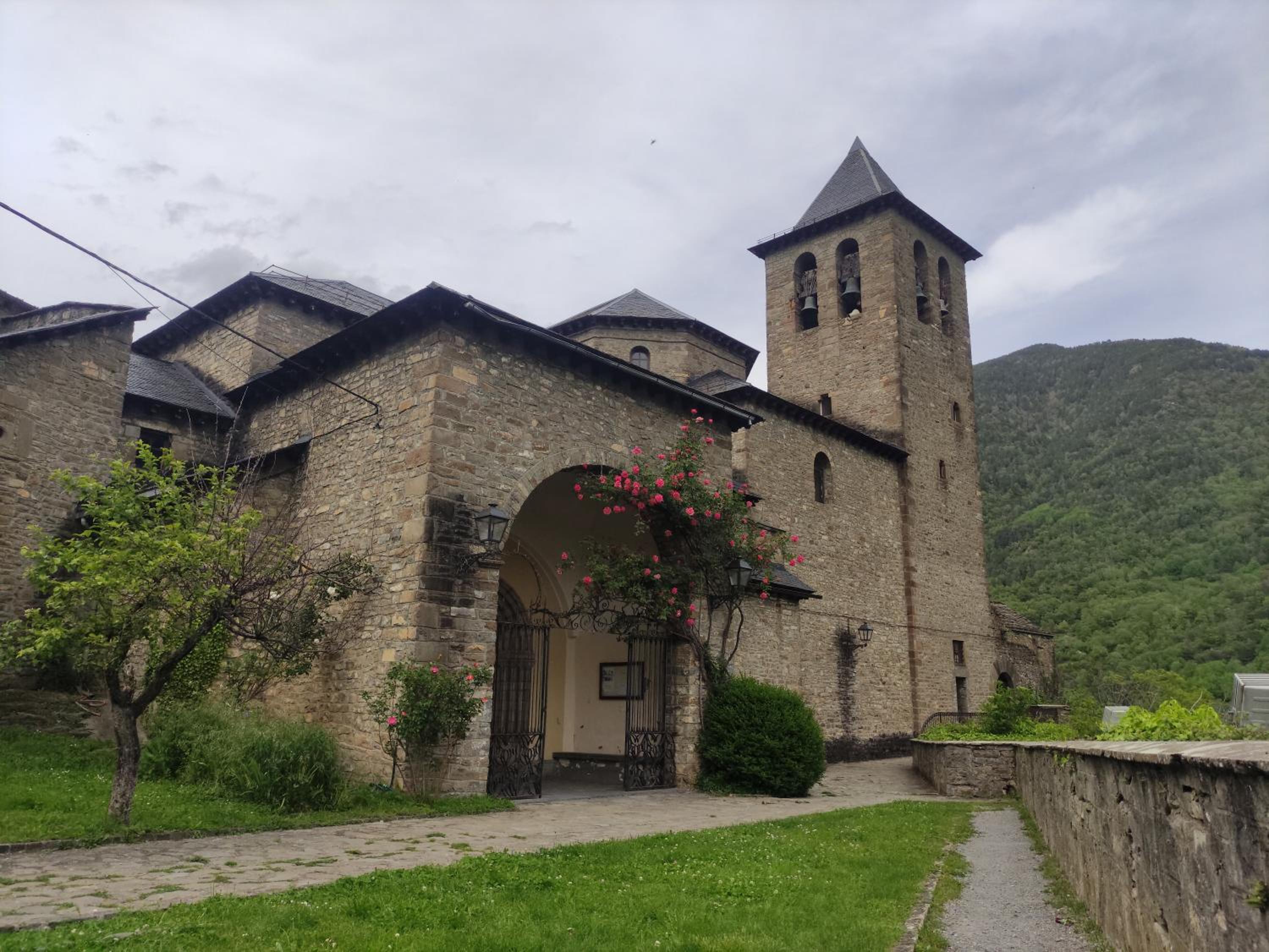 Centro Torla-Ordesa 5pax Apto Miguel view 5