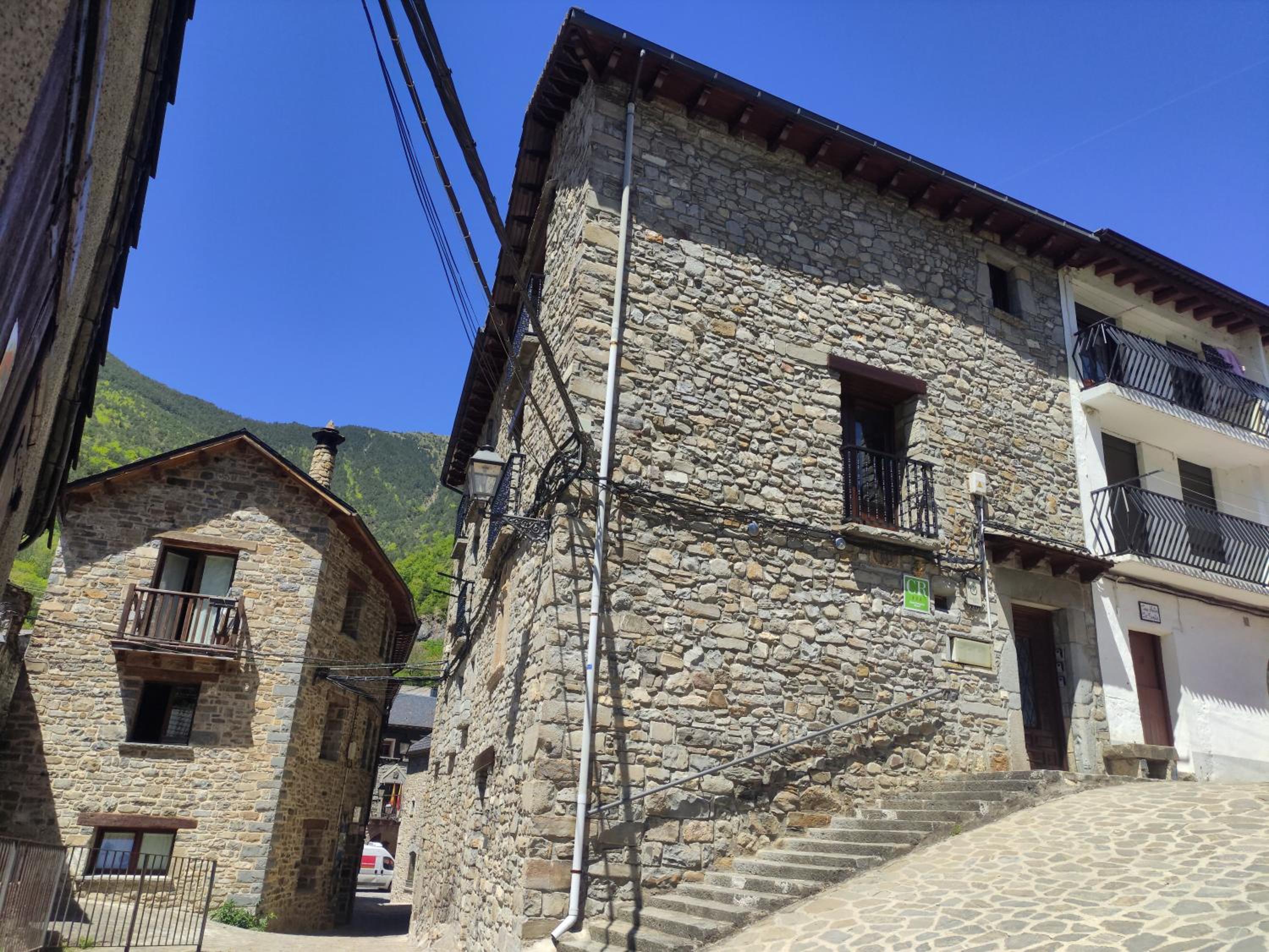 Centro Torla-Ordesa 5pax Apto Miguel view 4