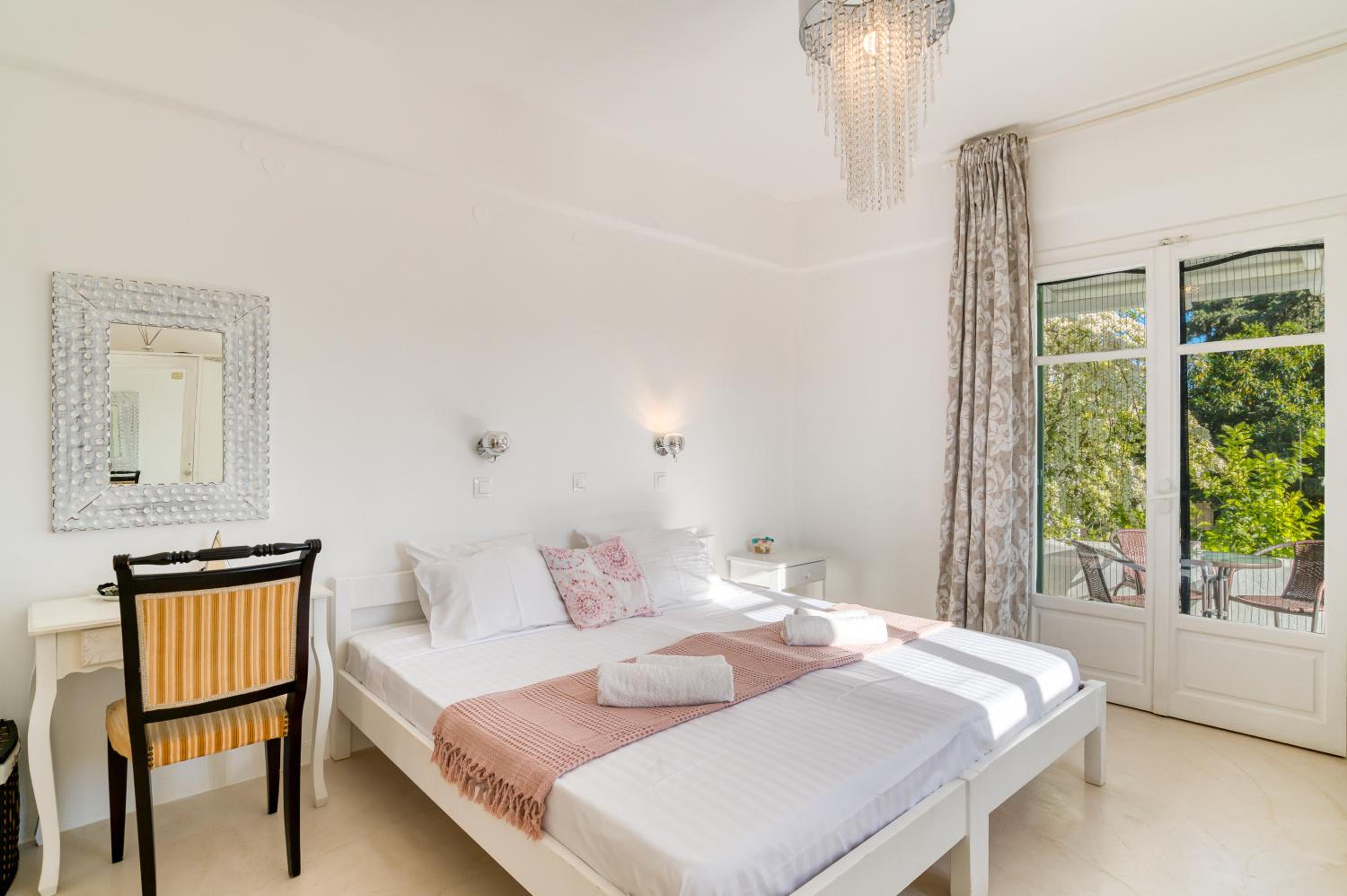 Dahlia Apartments And Studios
