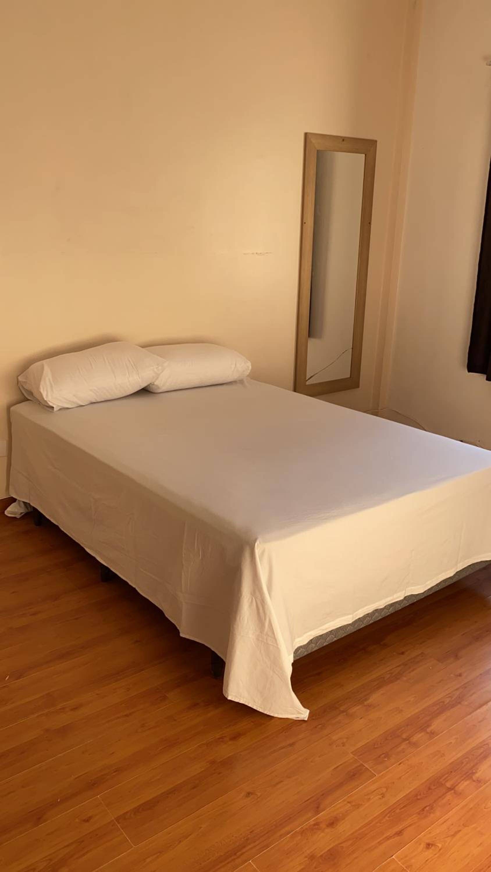 Apartamento para pessoas de família ou a negócio, Ap Grande 3 quartos no Brás próximo igreja Mundial,mercado municipal, 25 de março, templo Salomão, metro 