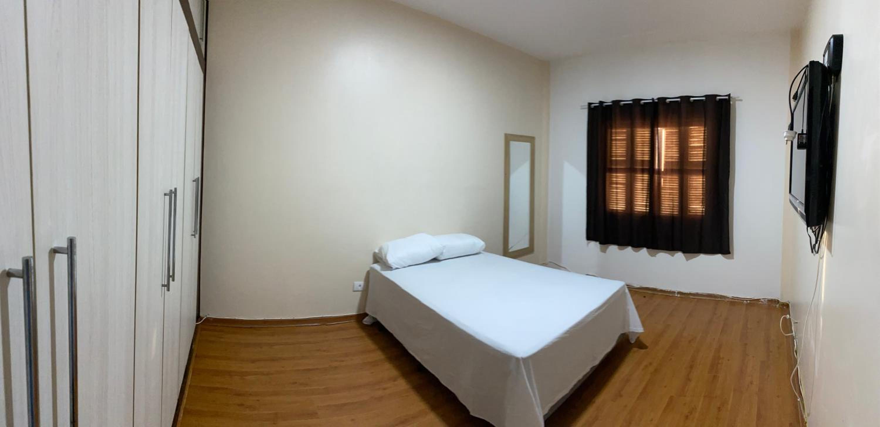 Apartamento para pessoas de família ou a negócio, Ap Grande 3 quartos no Brás próximo igreja Mundial,mercado municipal, 25 de março, templo Salomão, metro 