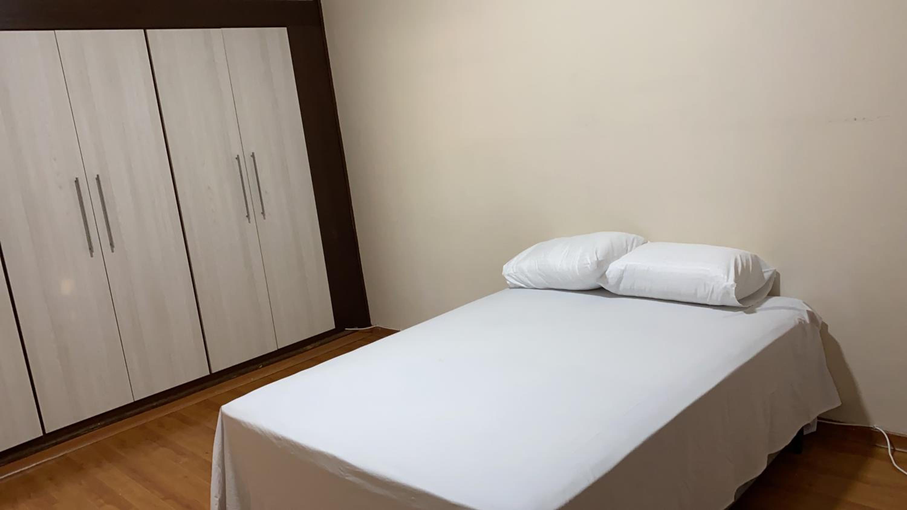Apartamento para pessoas de família ou a negócio, Ap Grande 3 quartos no Brás próximo igreja Mundial,mercado municipal, 25 de março, templo Salomão, metro 