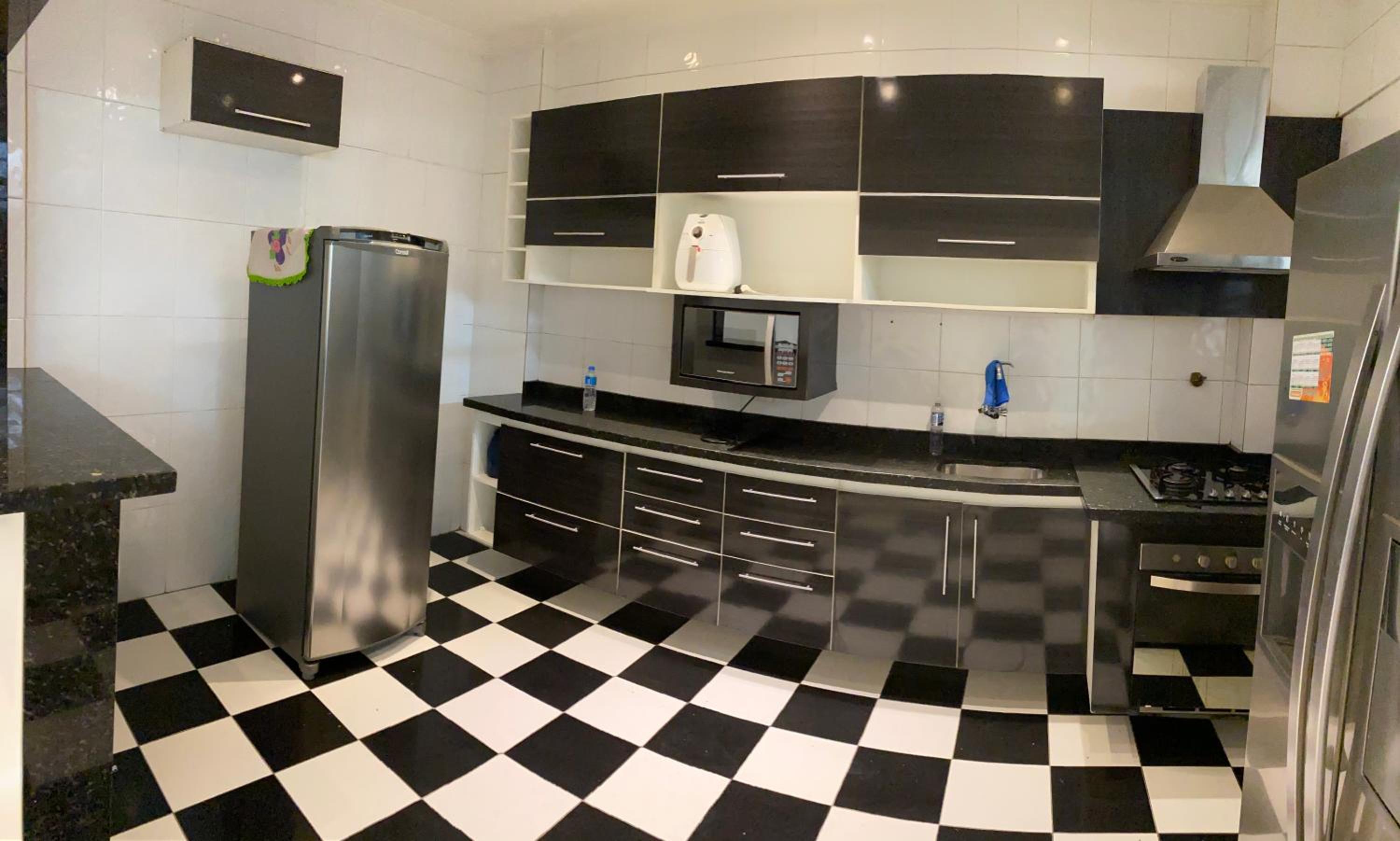 Apartamento para pessoas de família ou a negócio, Ap Grande 3 quartos no Brás próximo igreja Mundial,mercado municipal, 25 de março, templo Salomão, metro 