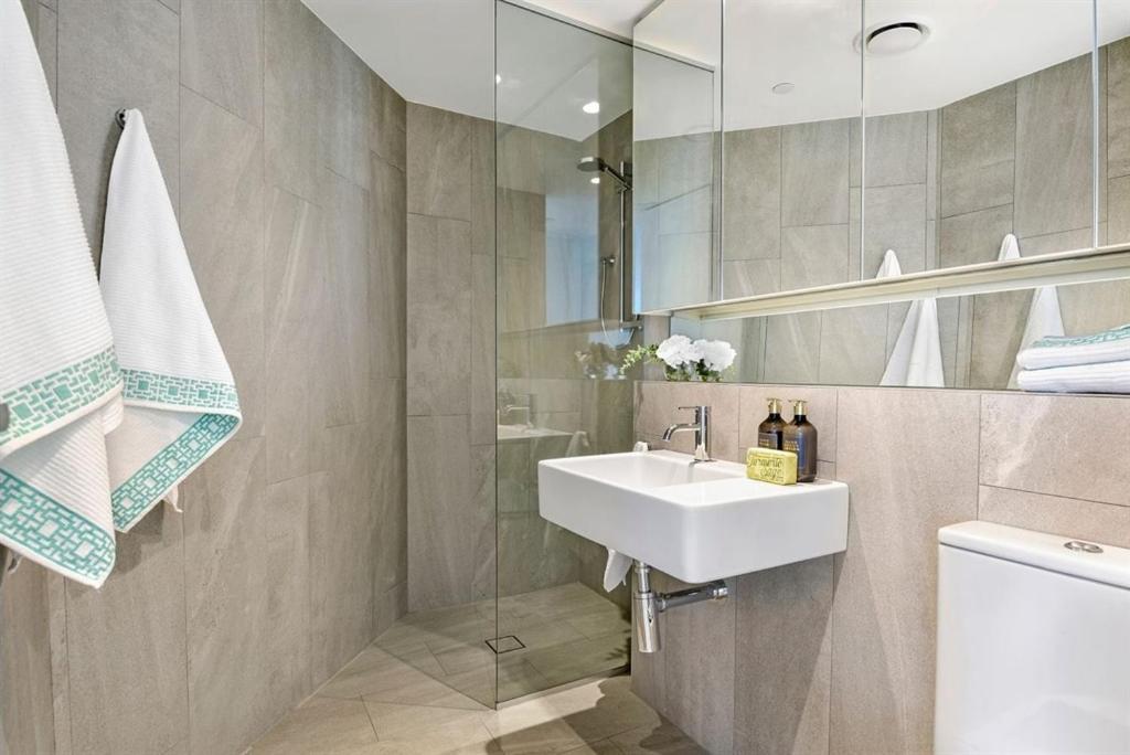 Vue Broadbeach - Official view 5