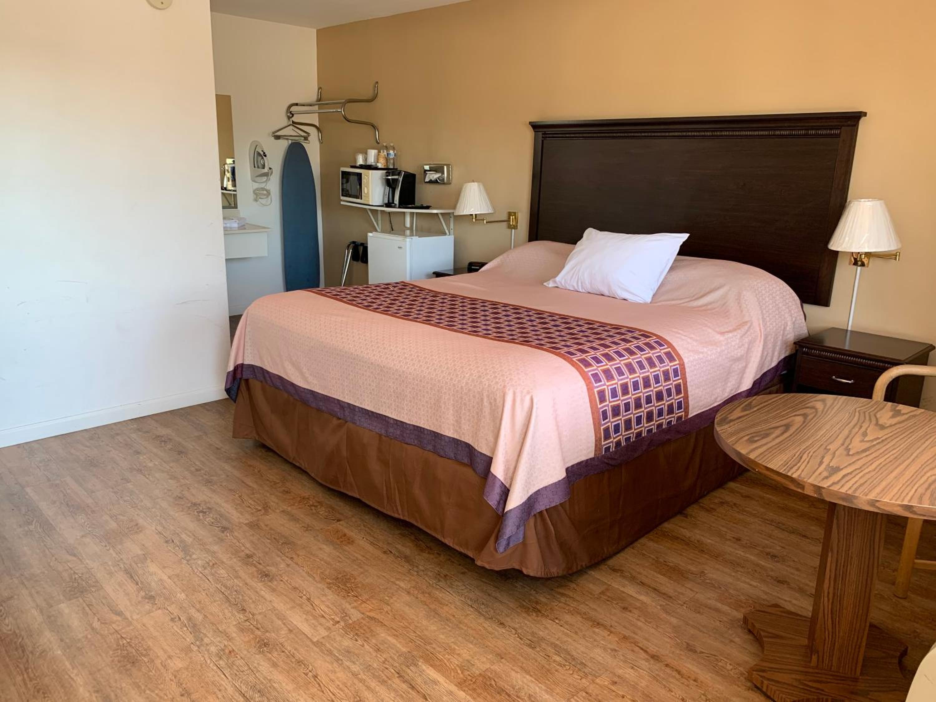 Redwood Inn