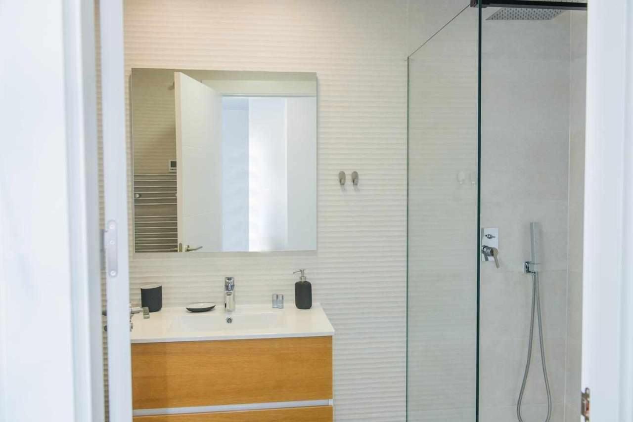 Light and Modern Sea View Apartment view 3