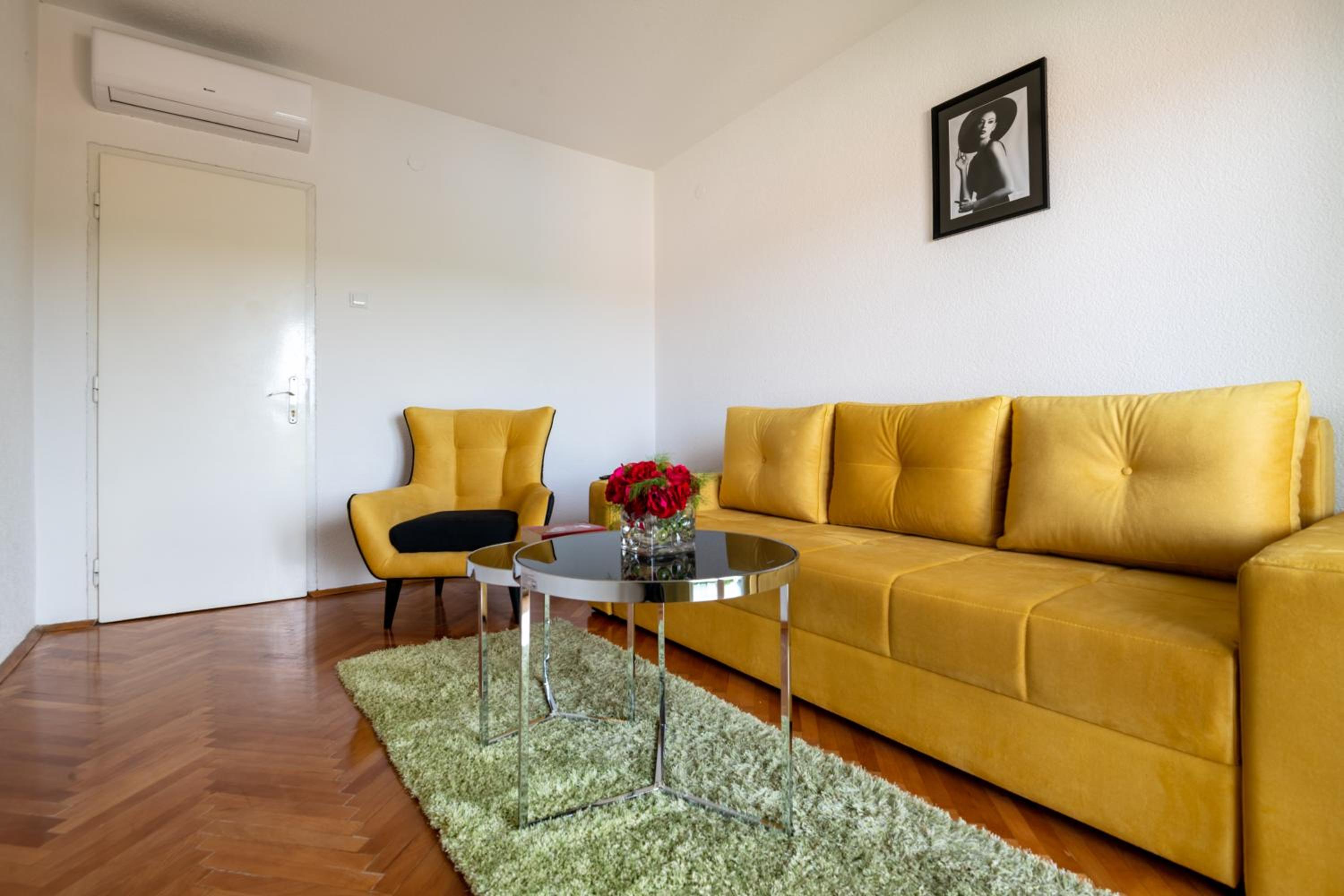 Apartments & rooms Leon