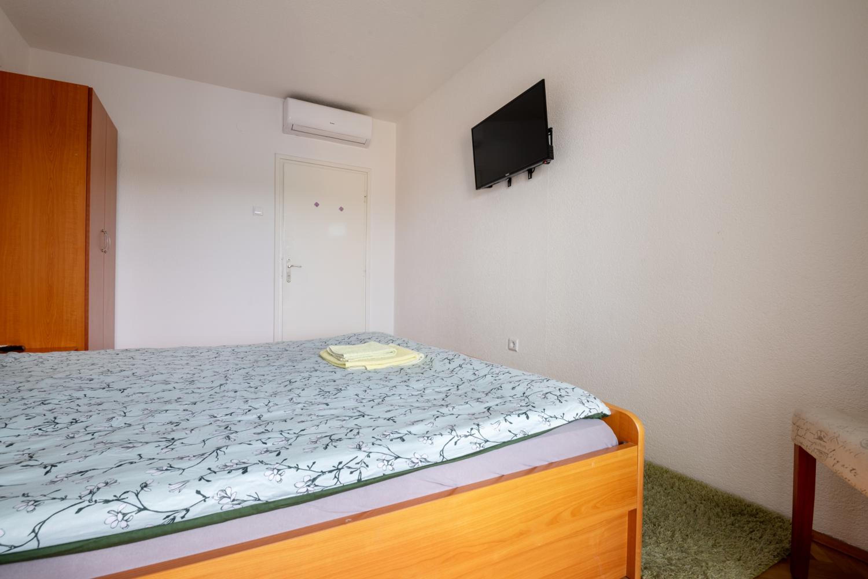 Apartments & rooms Leon