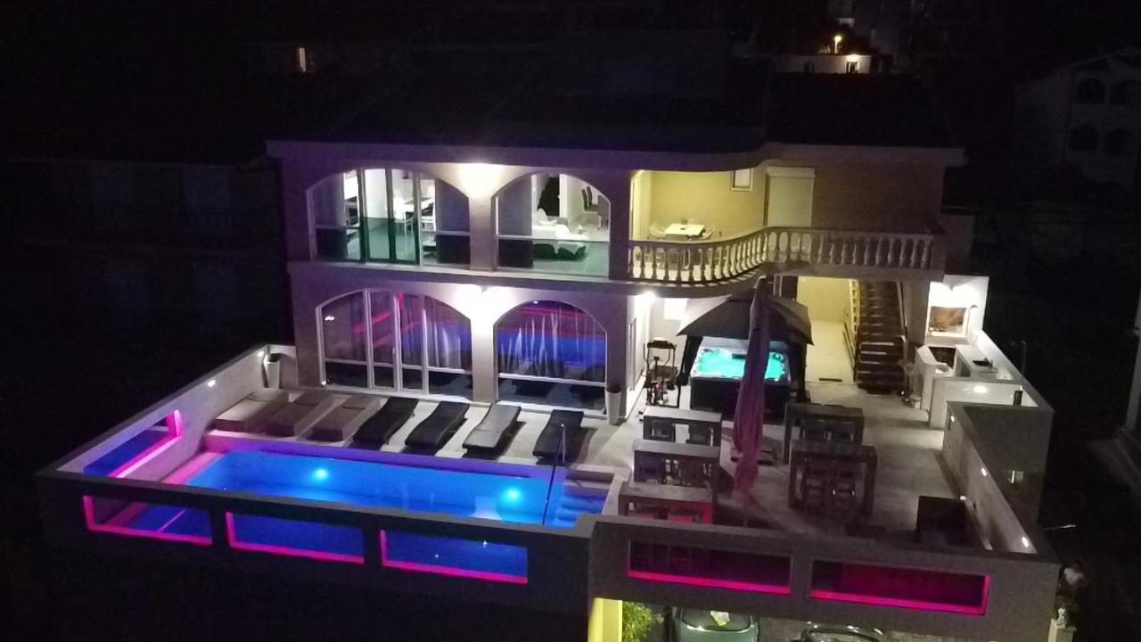 Apartments Ela