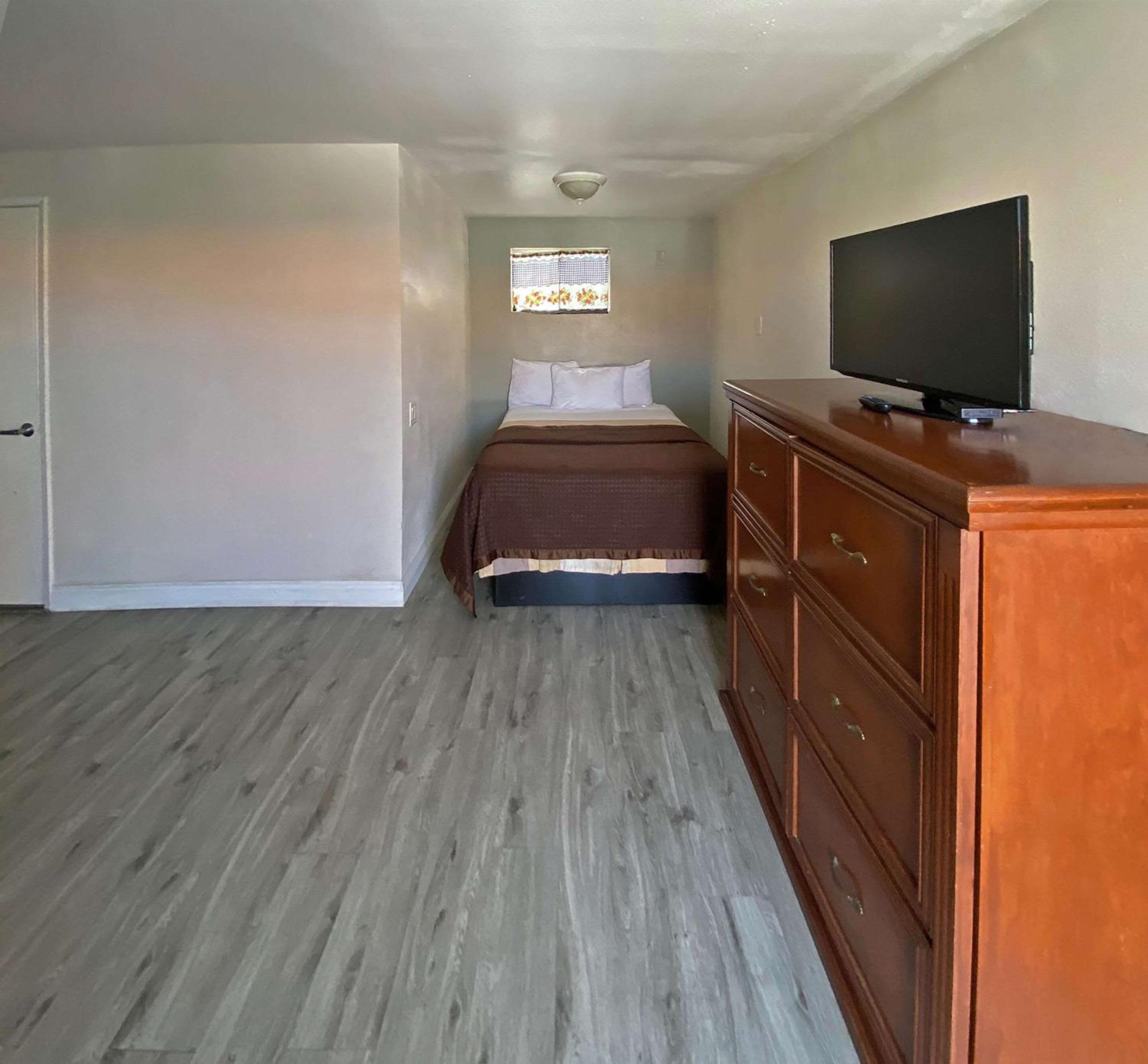 Ventura Vacations - Rodeway Inn - Property Image 5