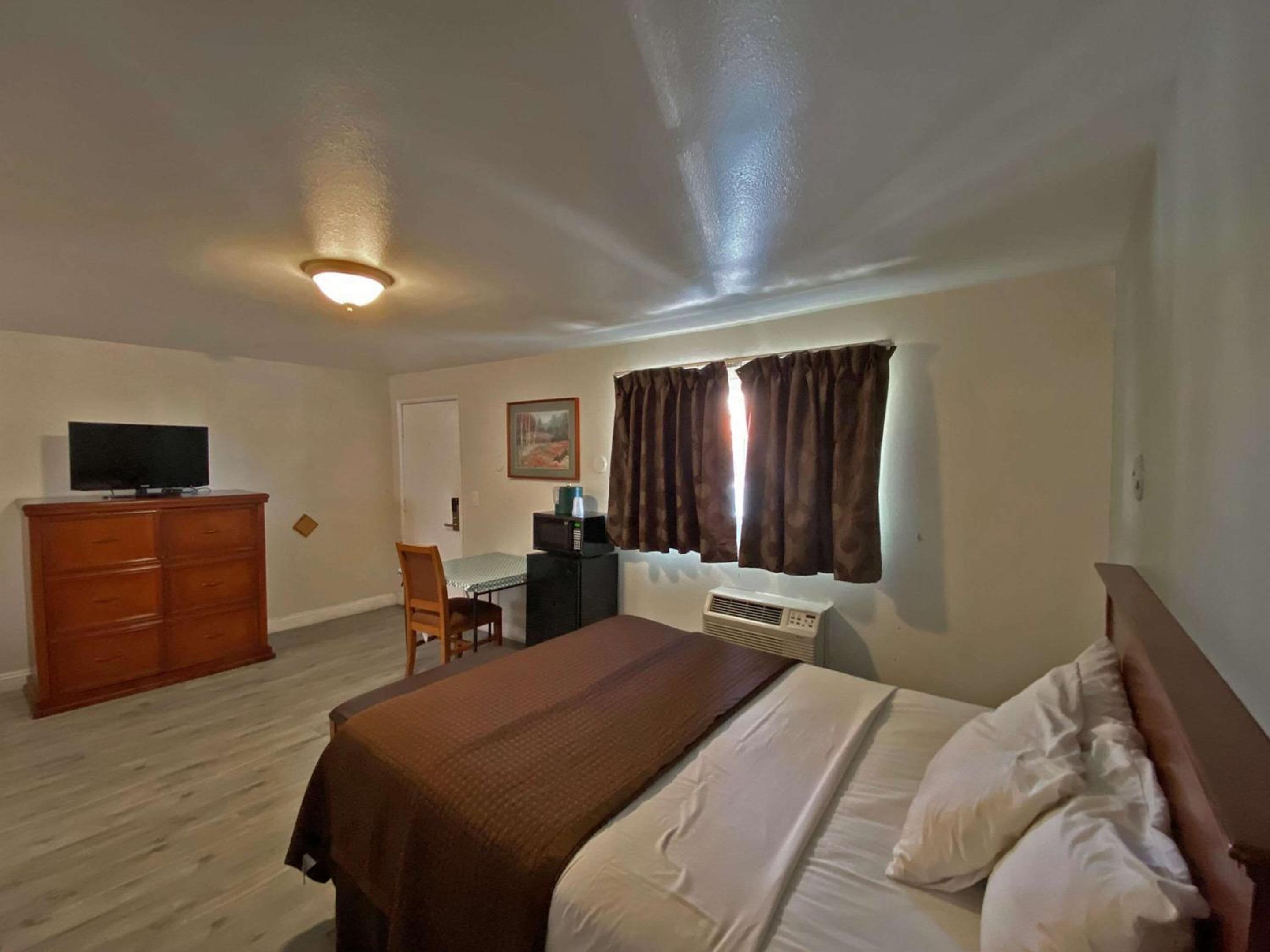Ventura Vacations - Rodeway Inn - Property Image 8