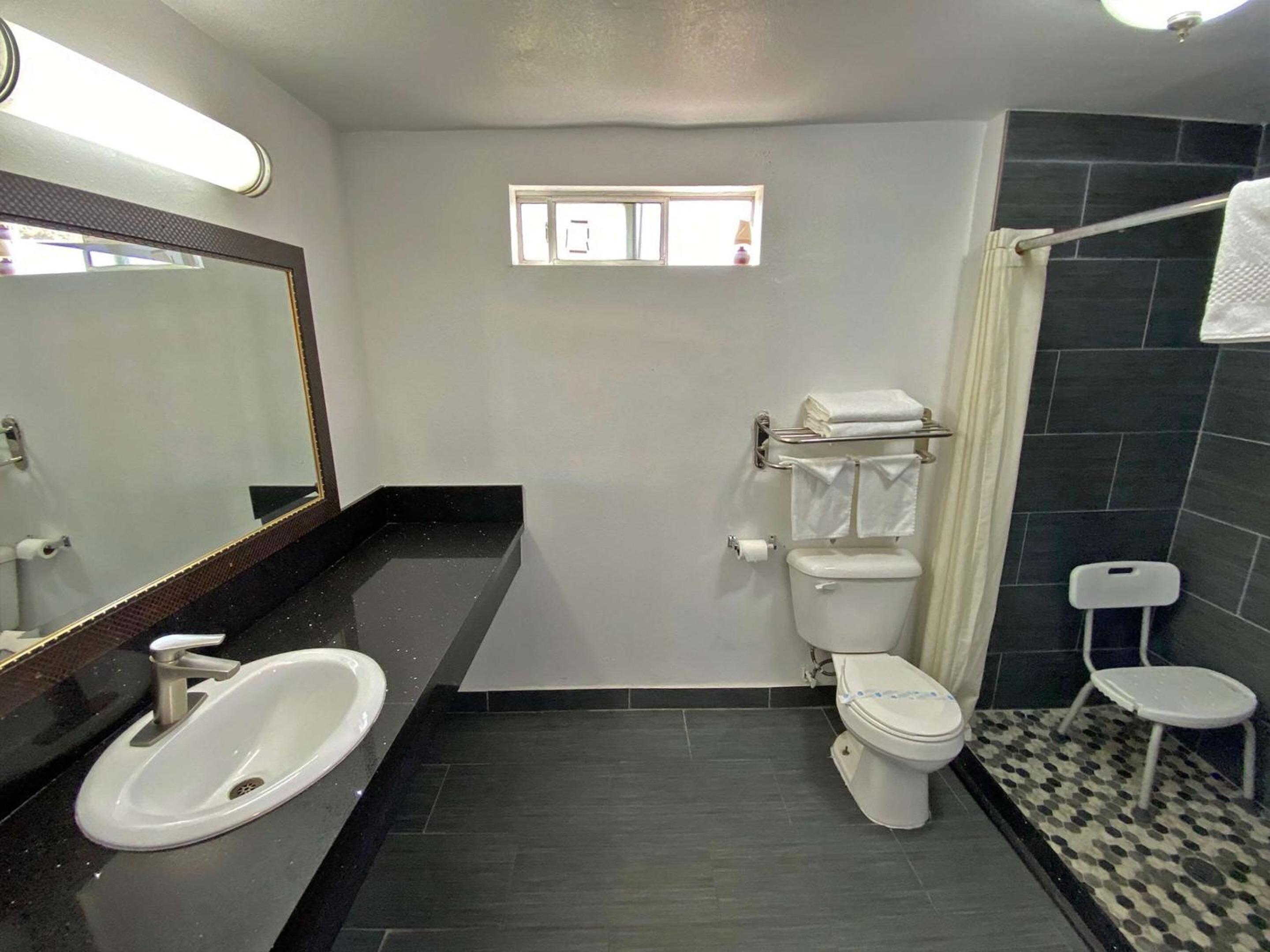 Ventura Vacations - Rodeway Inn - Property Image 1