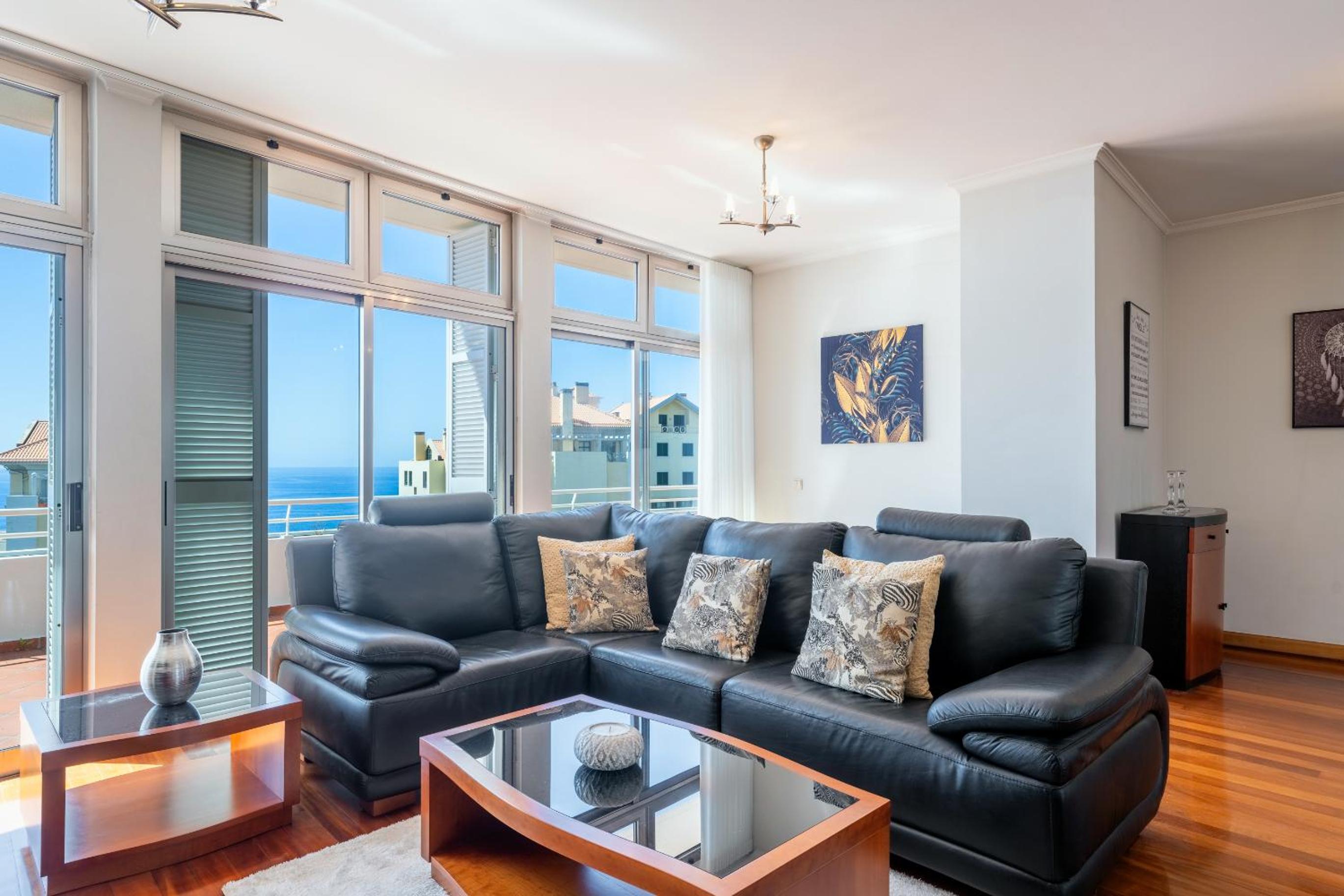 Diego Cruz Penthouse by HR Madeira view 3