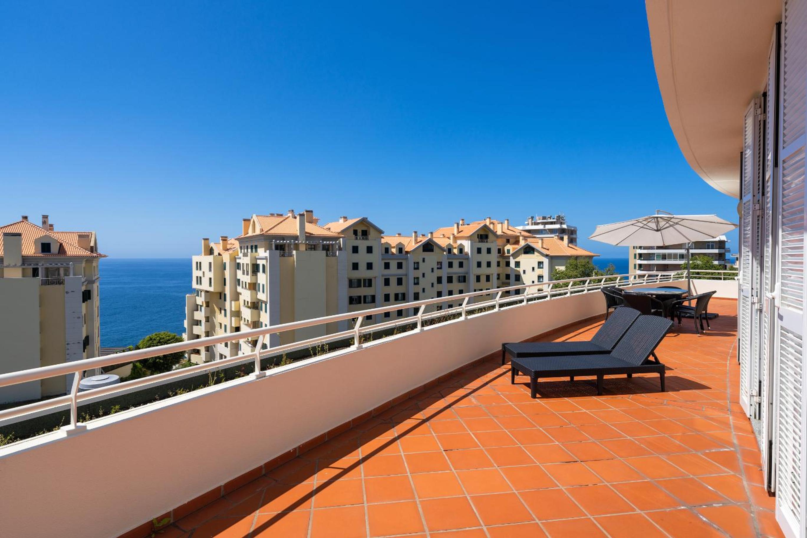 Diego Cruz Penthouse by HR Madeira view 2