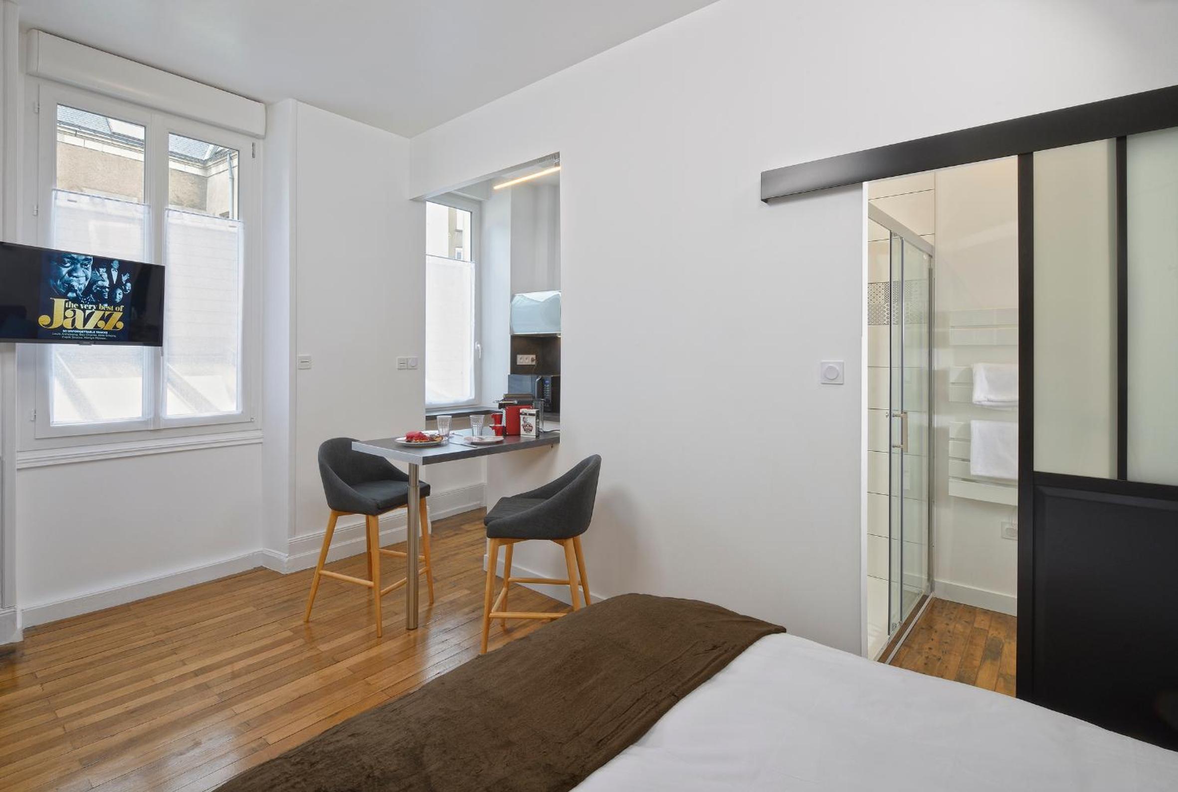 Hyper Centre Rue Valdemaine view 3