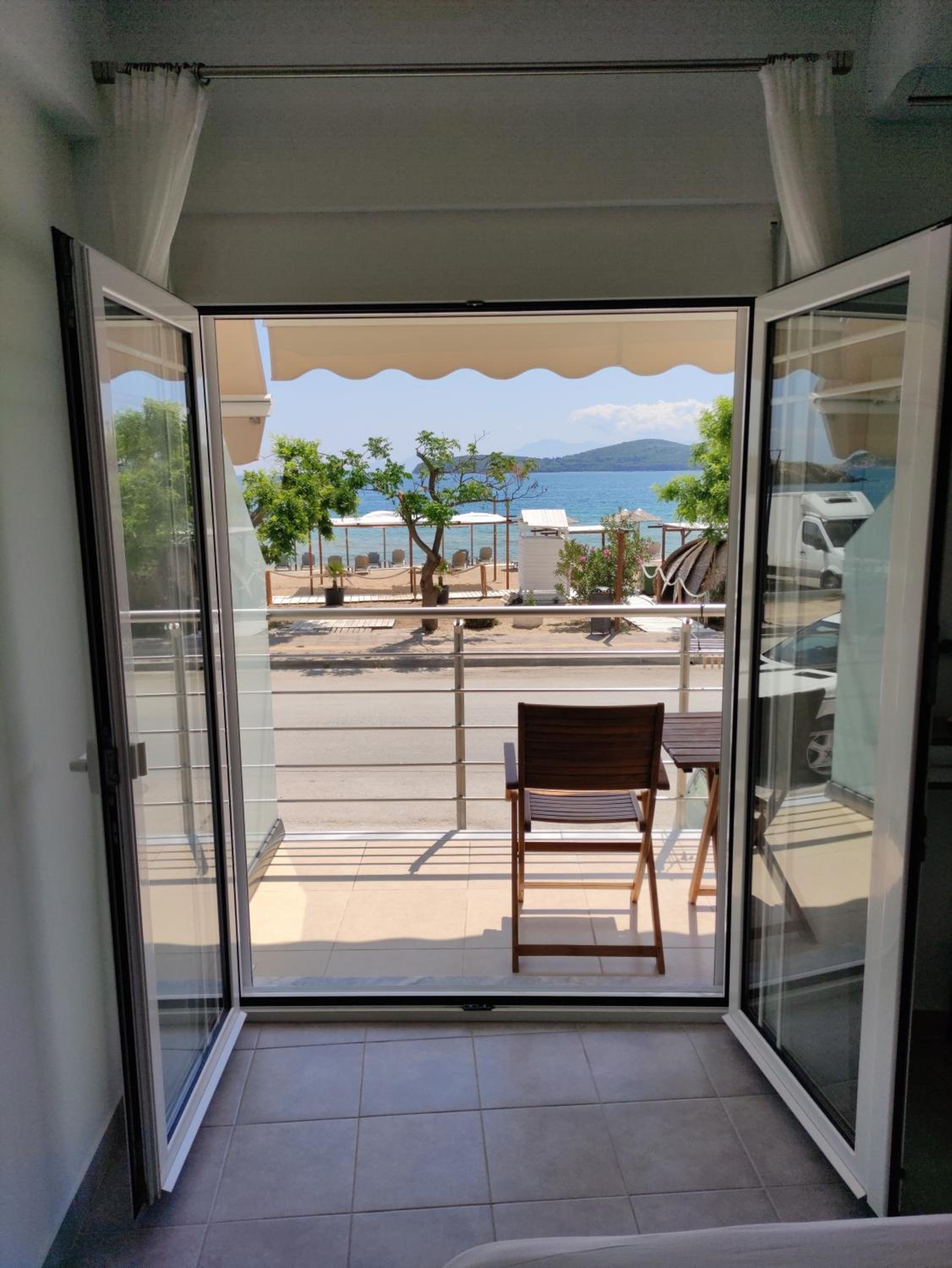 Hotel Sea View Apartments Nikos - Image 1