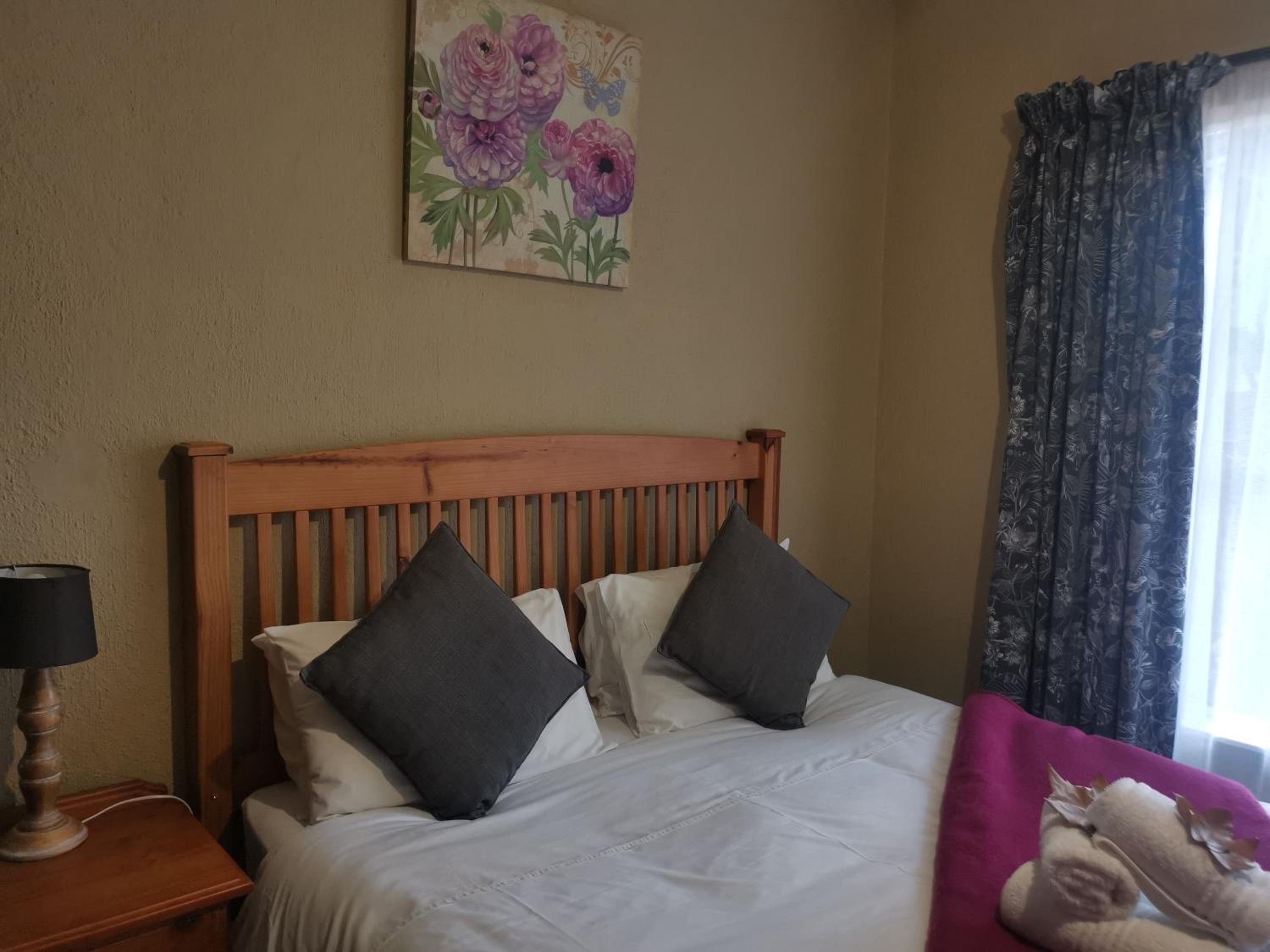 Autumn Breeze Manor Guest House